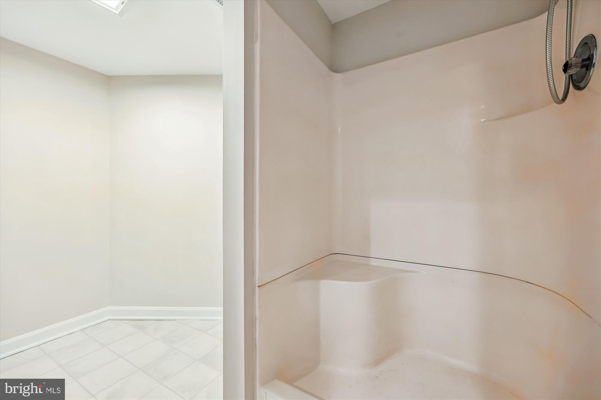 CASHELL MANOR - Residential Lease