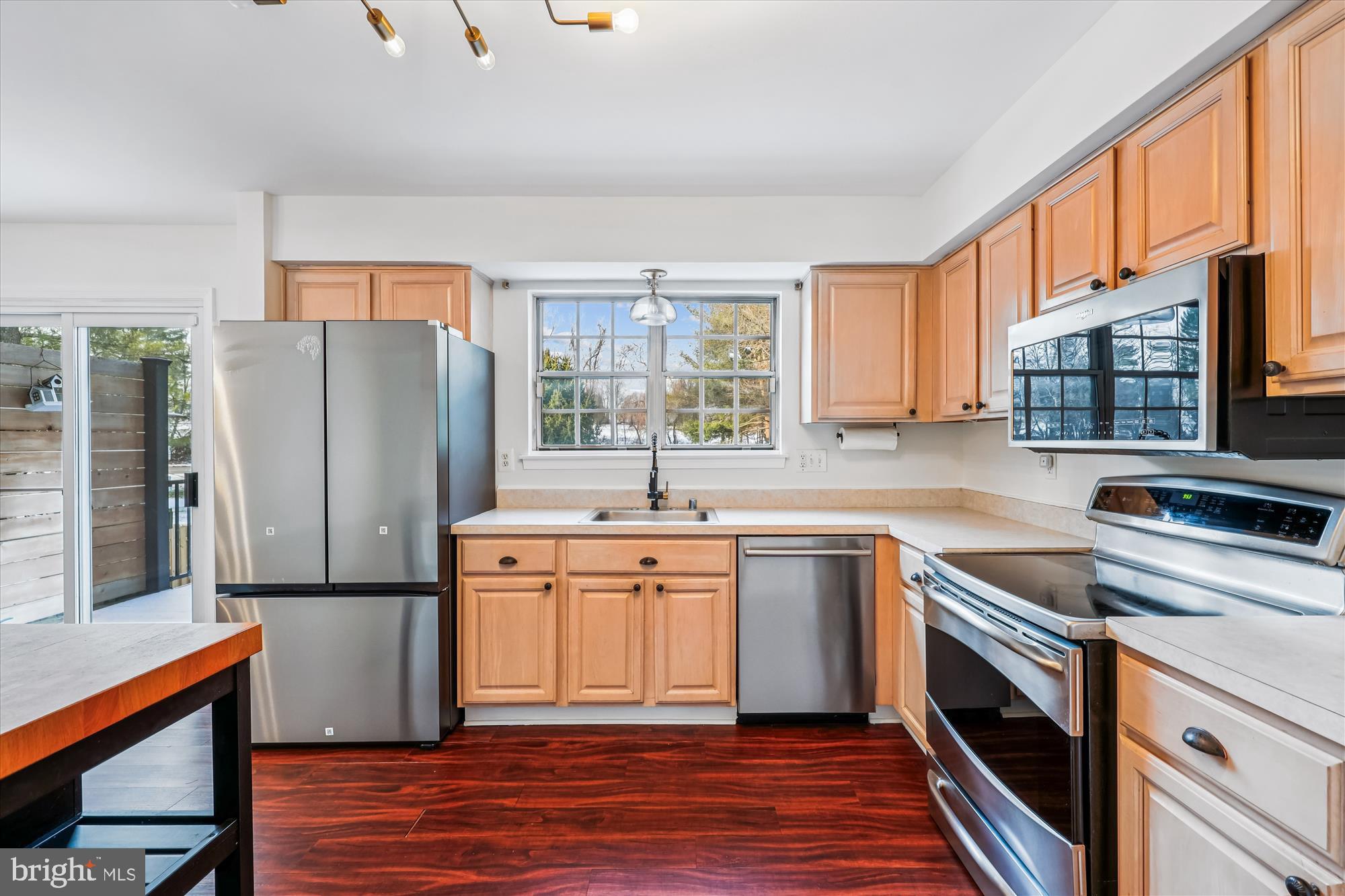 CASHELL MANOR - Residential Lease