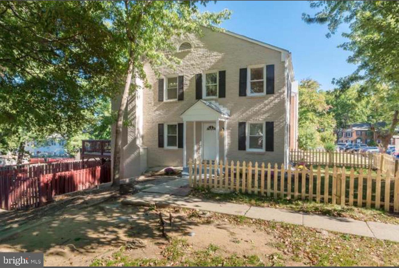 Beautiful end unit townhouse with hardwood floors throughout, newer paint, large kitchen with expansive backyard with deck. Three spacious bedrooms and two full bathrooms on upper level, an additional bedroom and a full bathroom in basement, a bar for entertaining and more! One of the largest units in the complex with brand new fence around front yard area.
This location is perfect for commuters with I95 and VRE close by. Stonebridge at Potomac town center and Potomac mills mall both are perfect for shopping and dinning.
*****Please text Name, phone number and email address to listing agent to receive an application. Two windows on upper level bedrooms are being replaced in next few days.********
