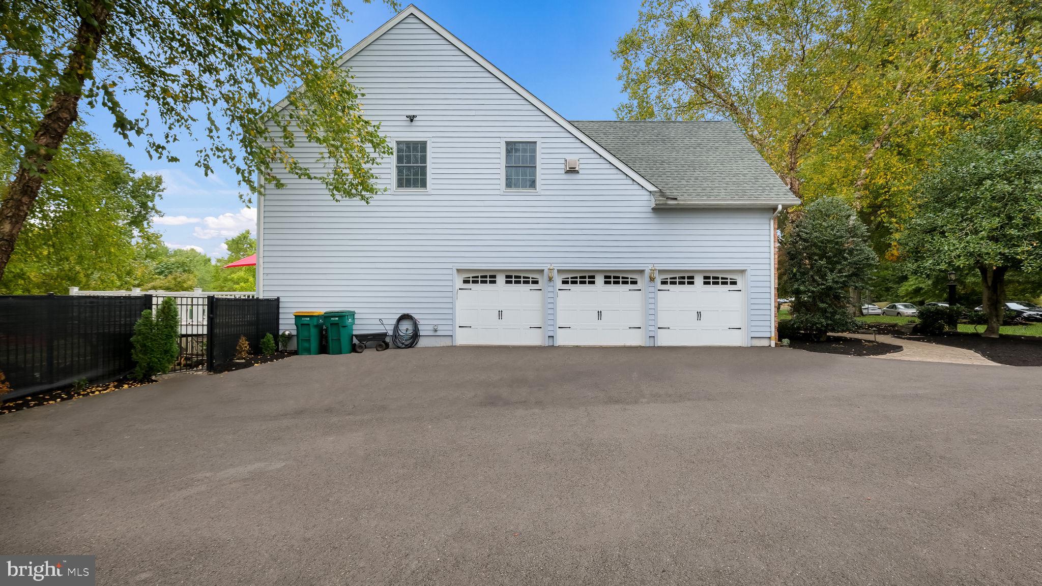 THE MEADOWS - Residential