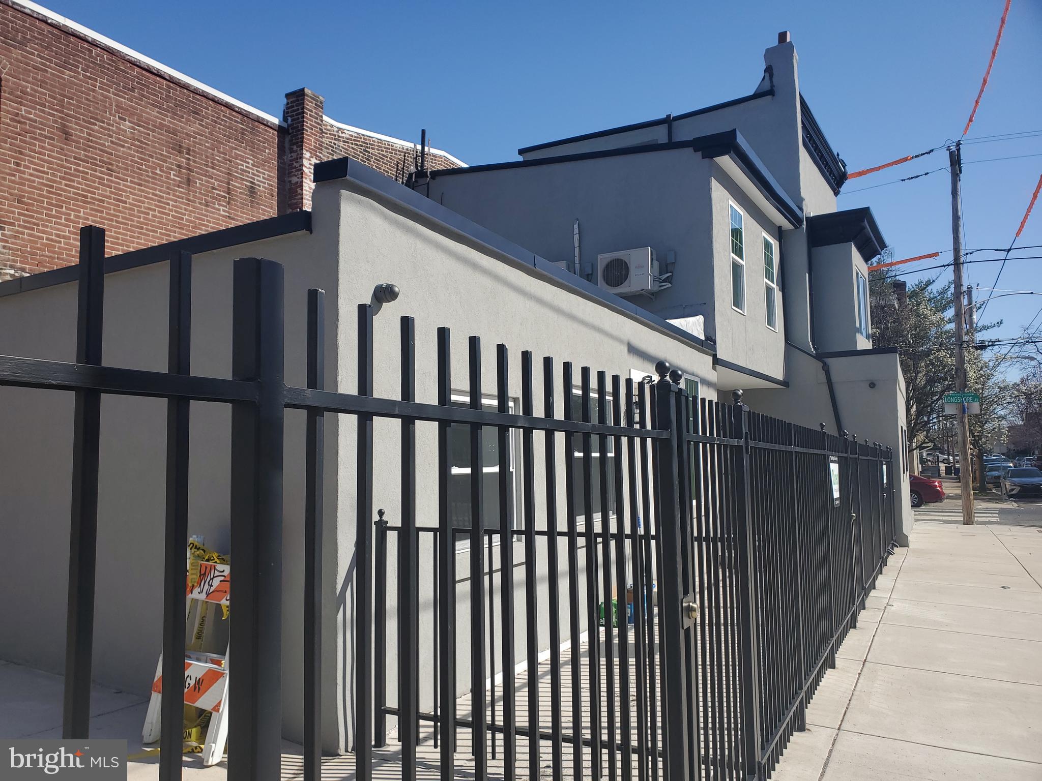 TACONY - Commercial Sale