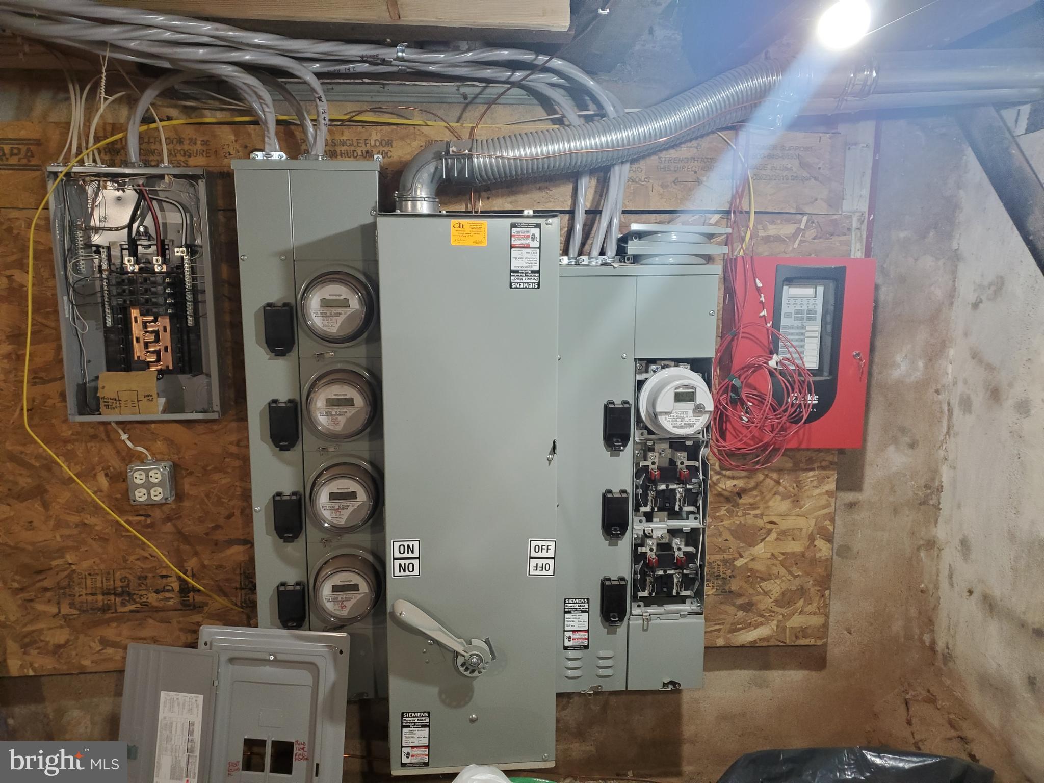 TACONY - Commercial Sale