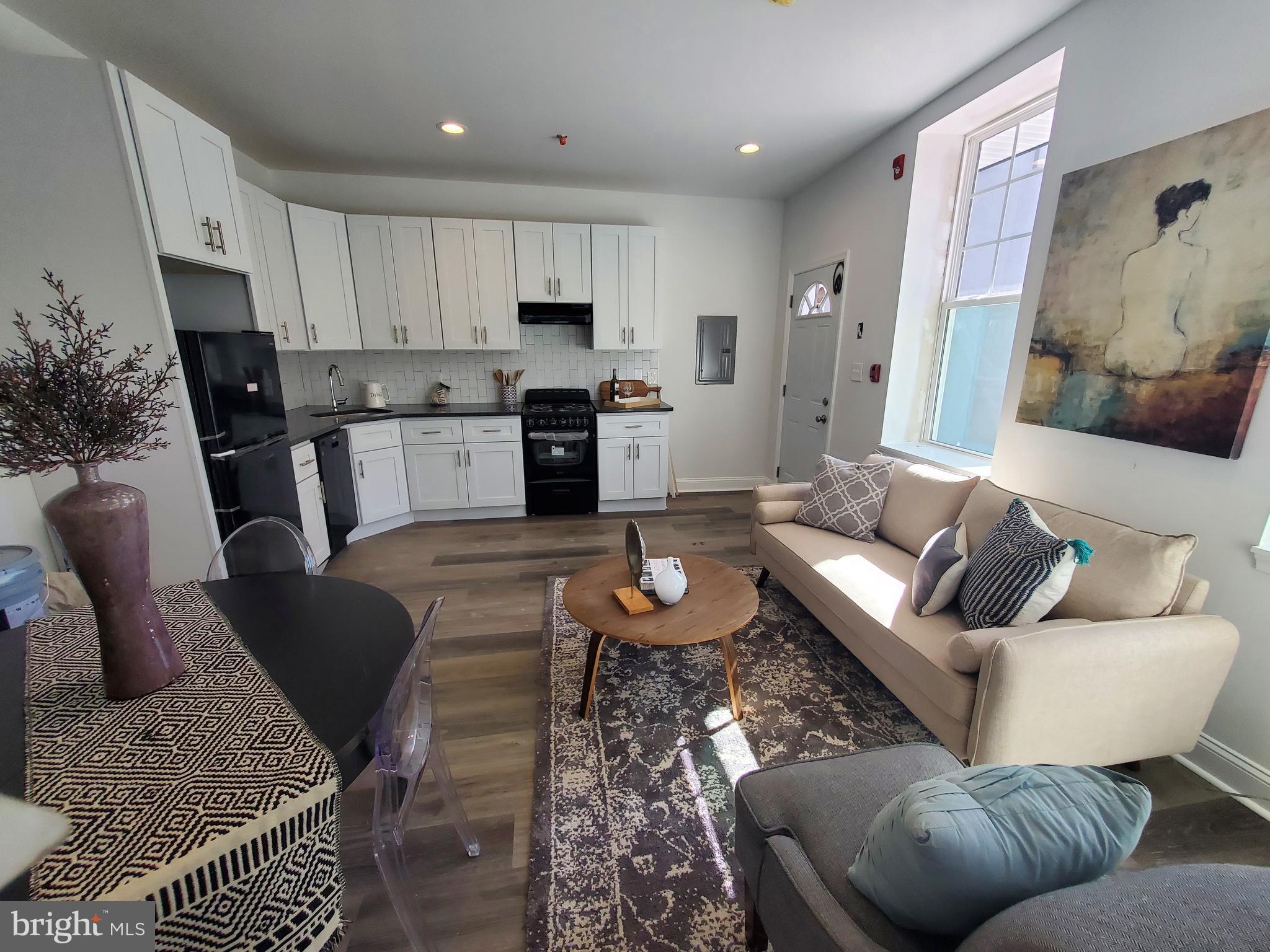 TACONY - Commercial Sale