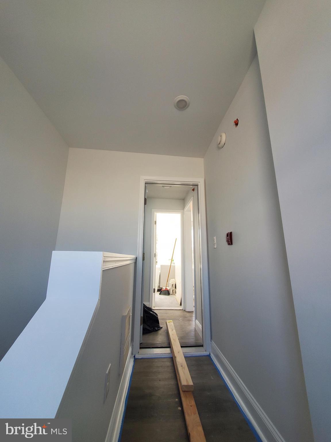 TACONY - Commercial Sale