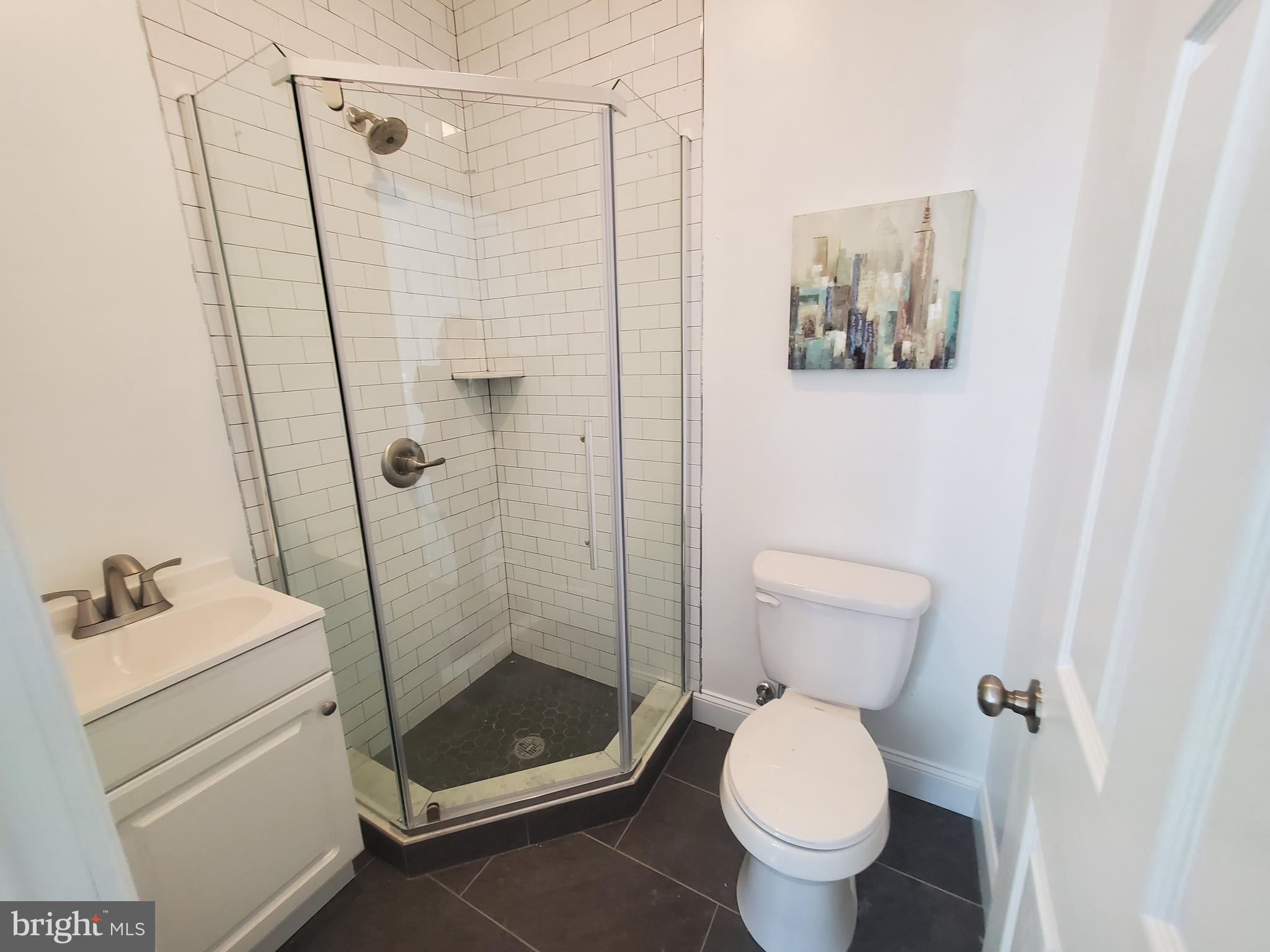 TACONY - Commercial Sale