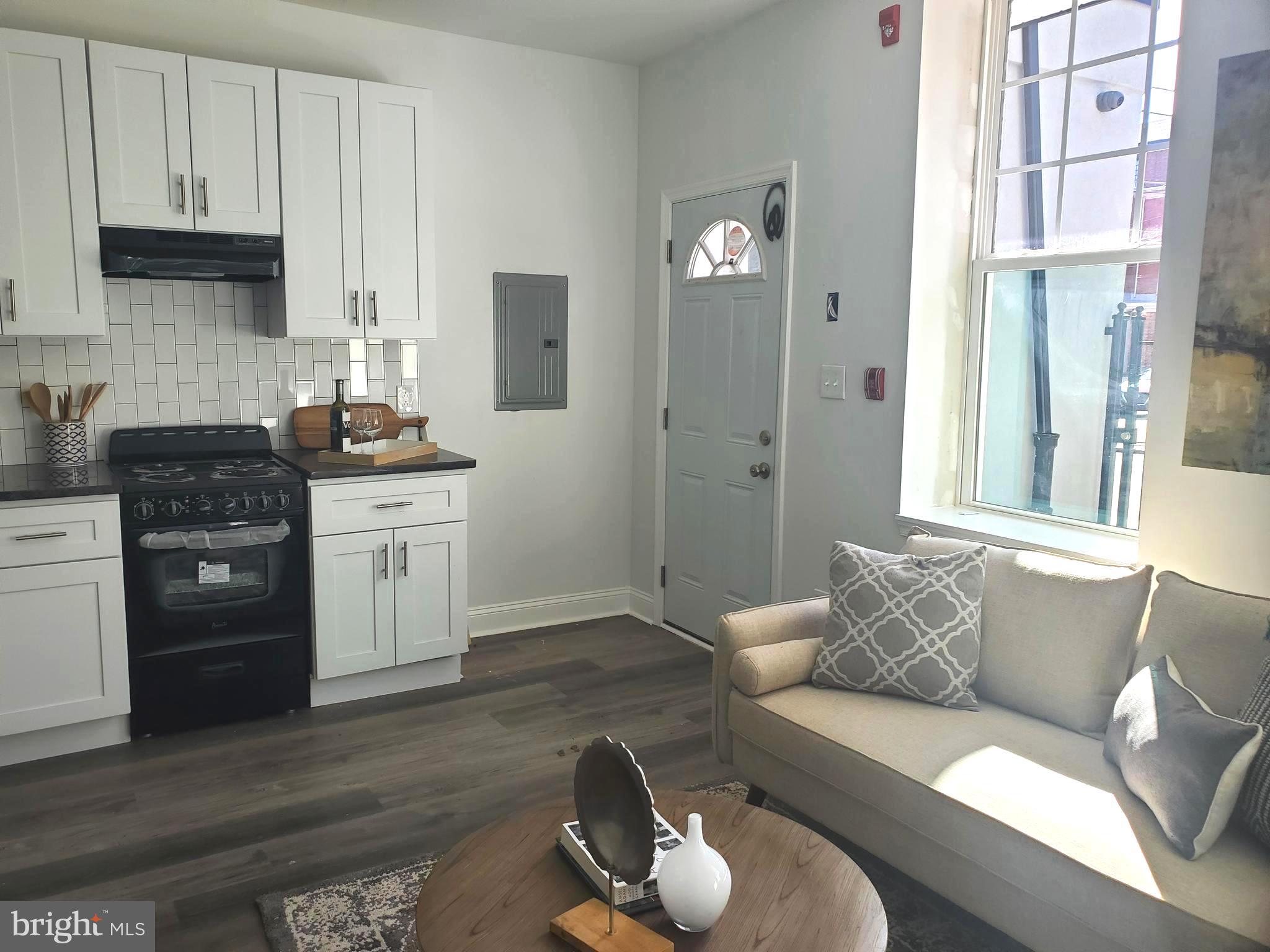 TACONY - Commercial Sale