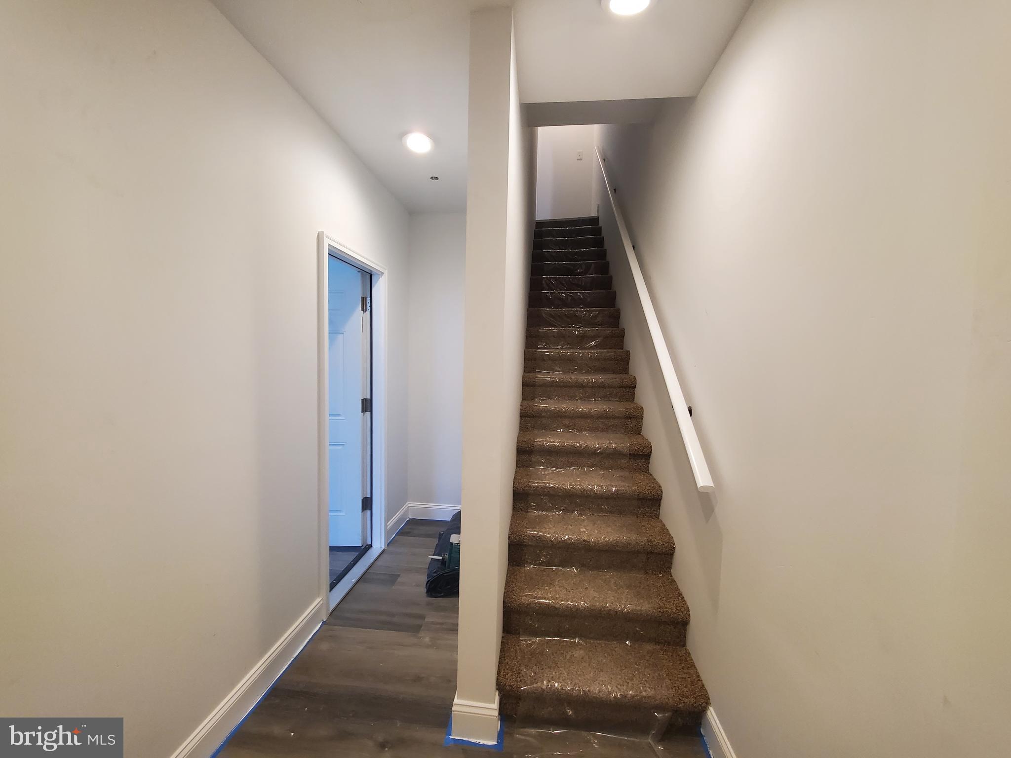 TACONY - Commercial Sale