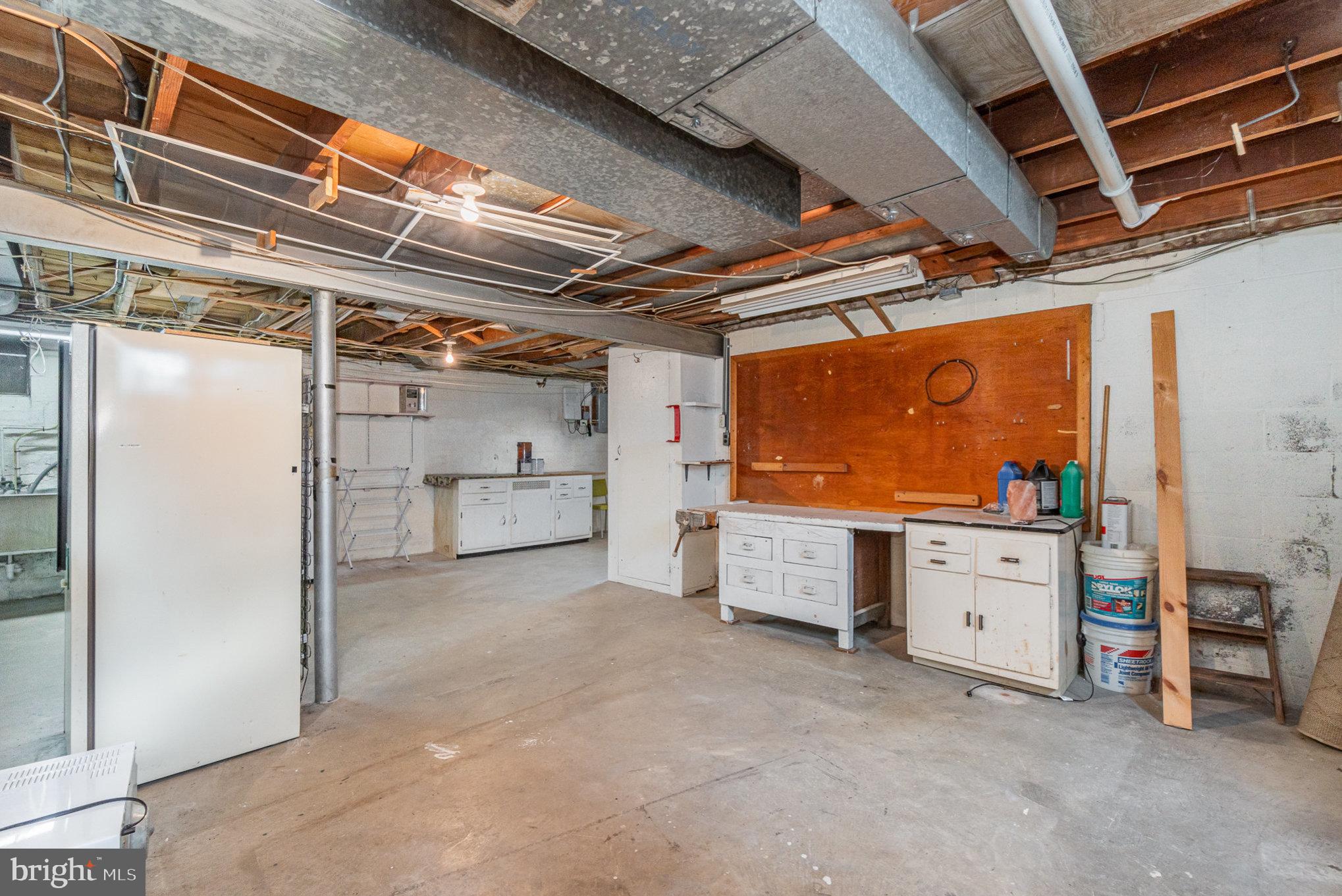 LENKER MANOR - Residential