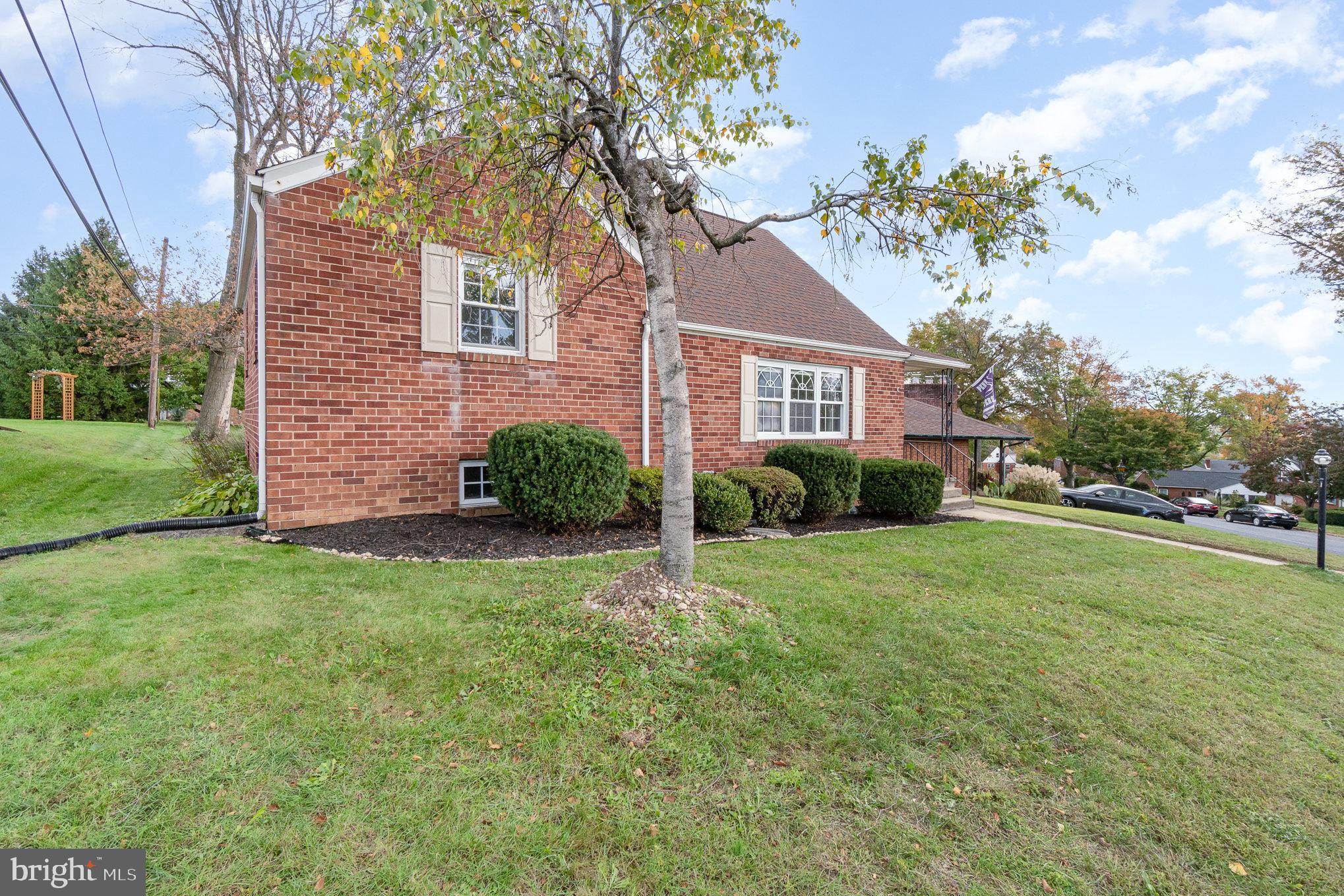 LENKER MANOR - Residential