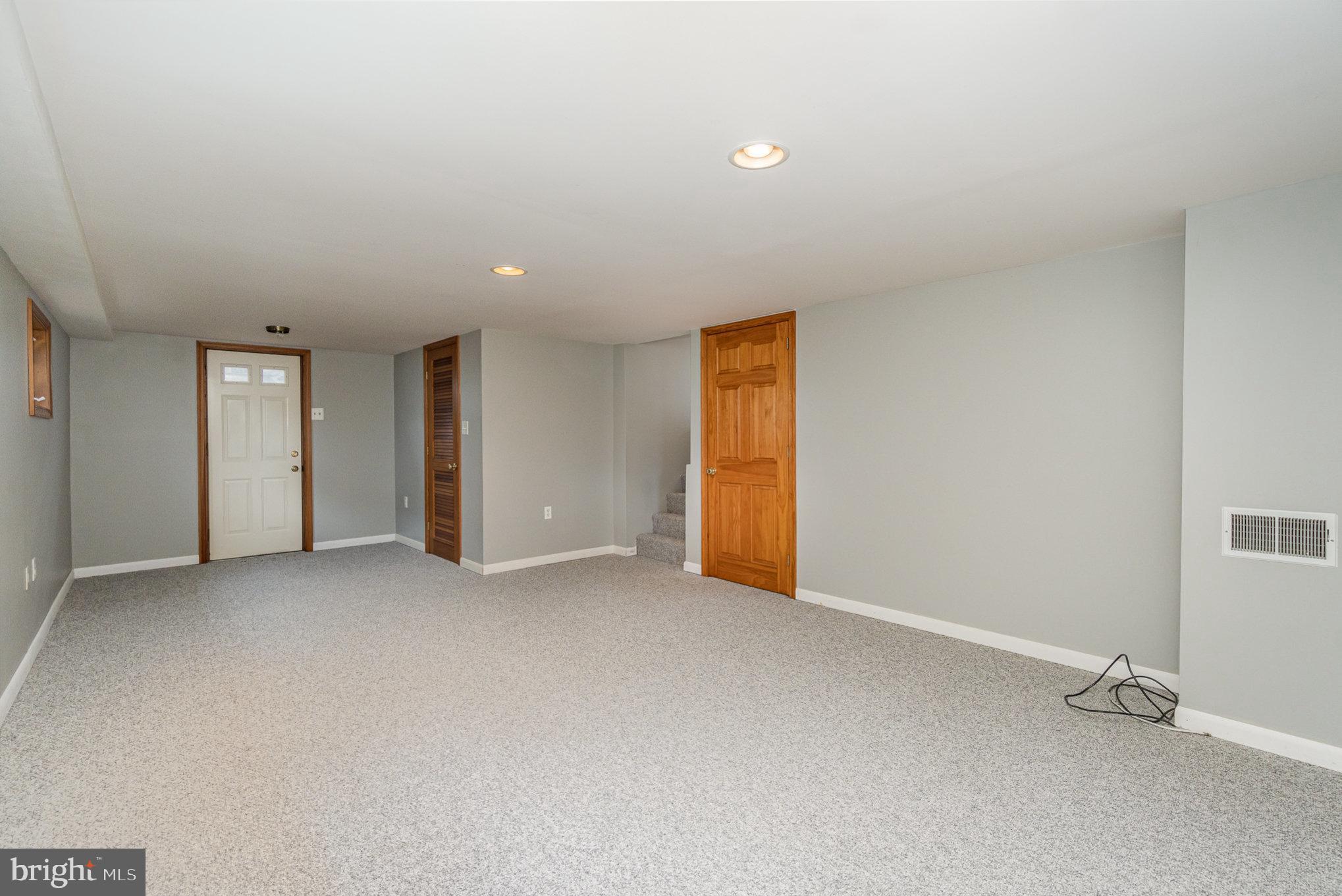 LENKER MANOR - Residential