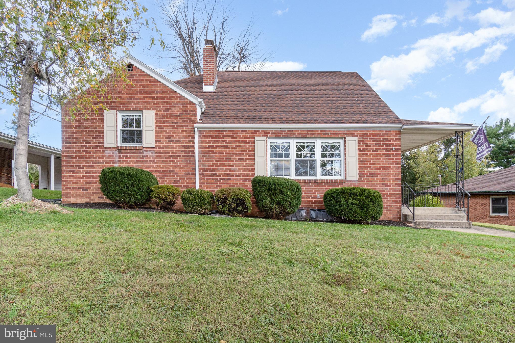 LENKER MANOR - Residential