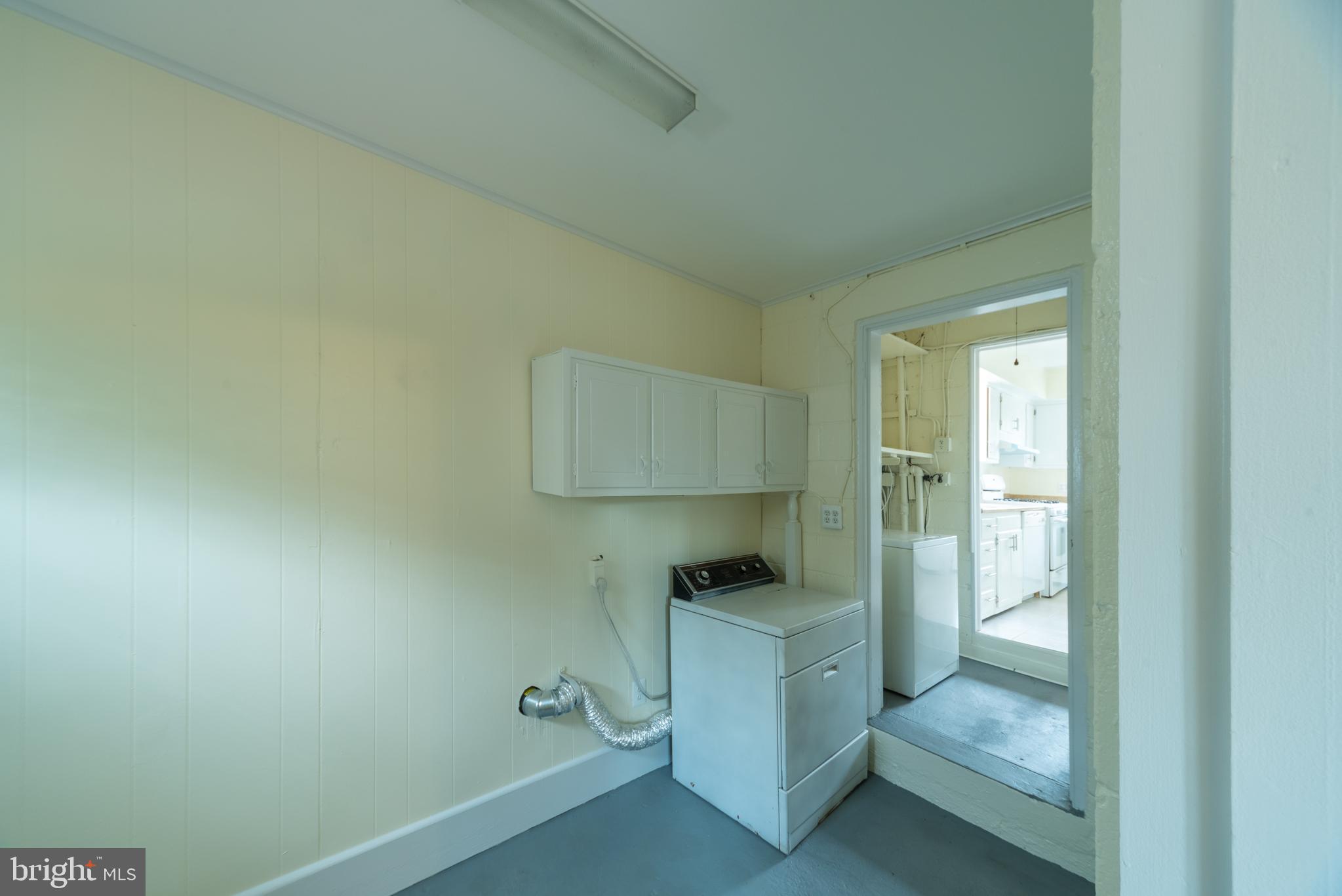 COLUMBIA FOREST - Residential Lease