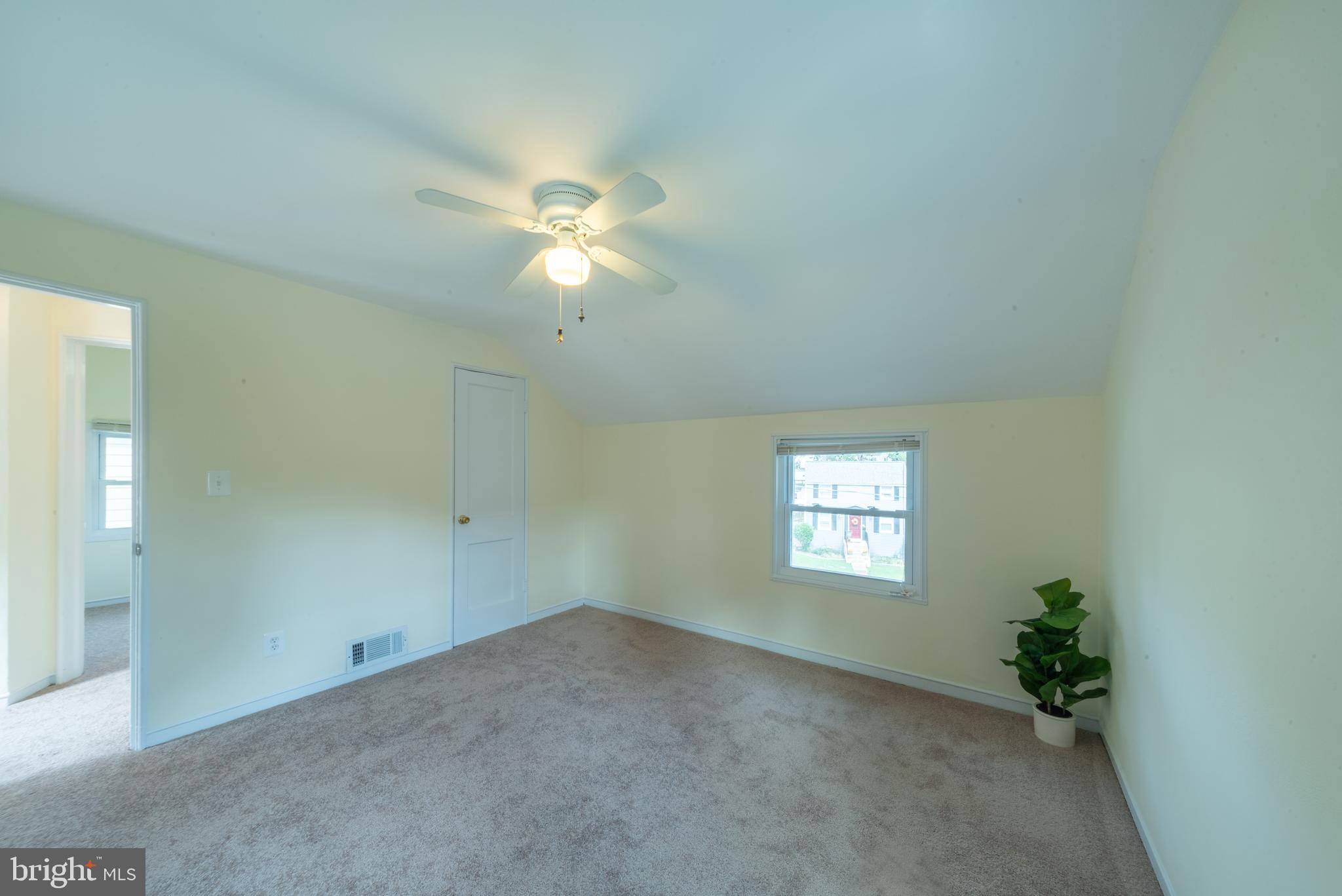 COLUMBIA FOREST - Residential Lease