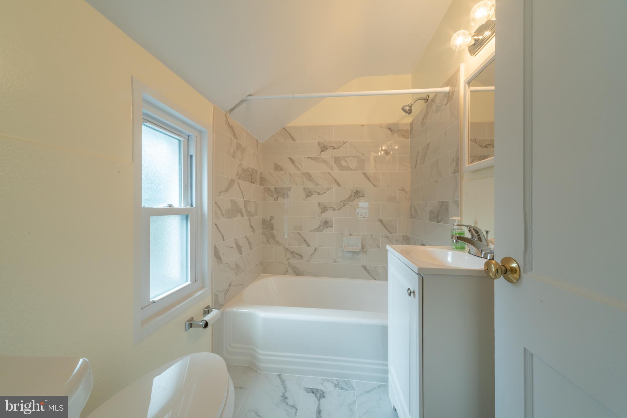 COLUMBIA FOREST - Residential Lease