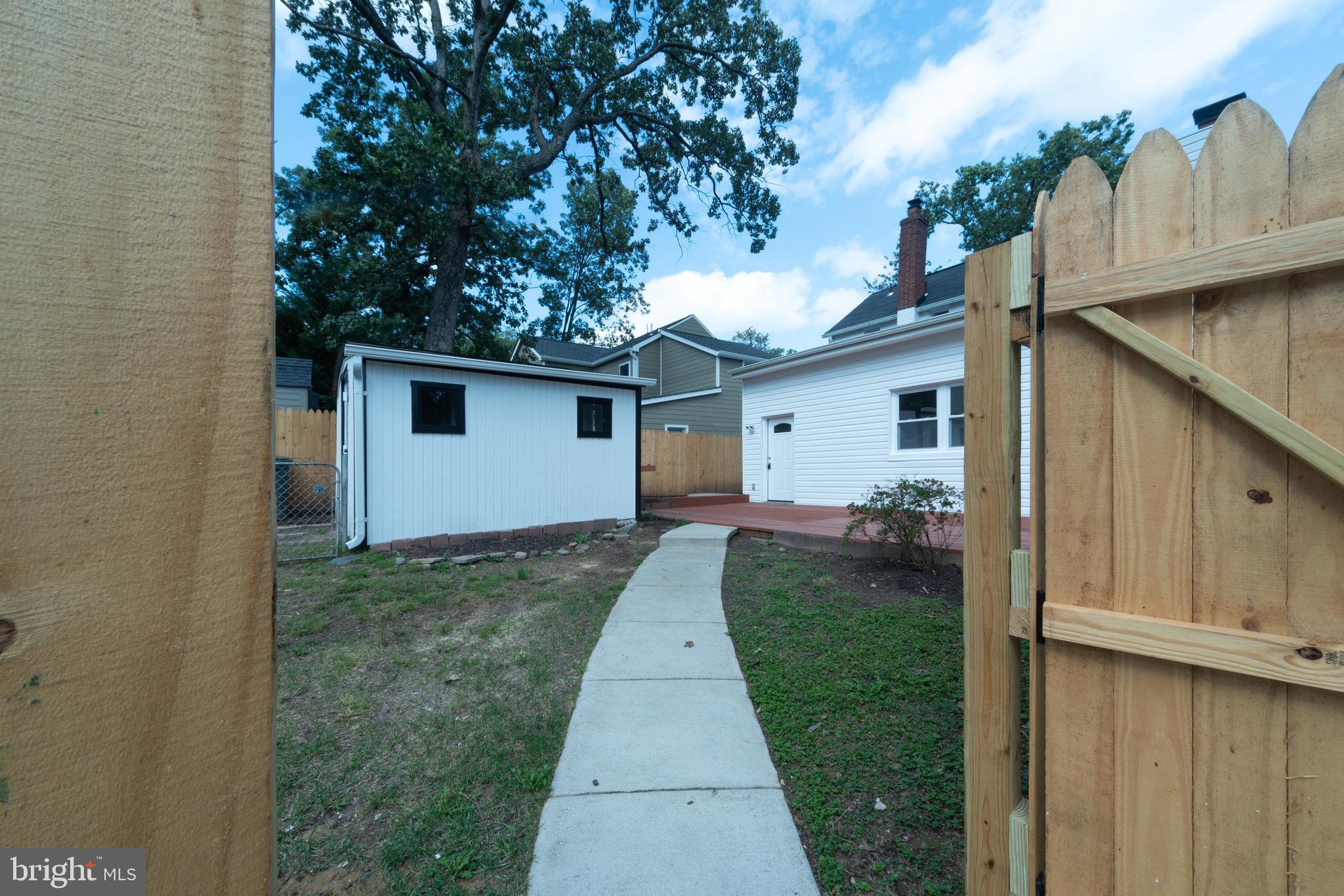 COLUMBIA FOREST - Residential Lease