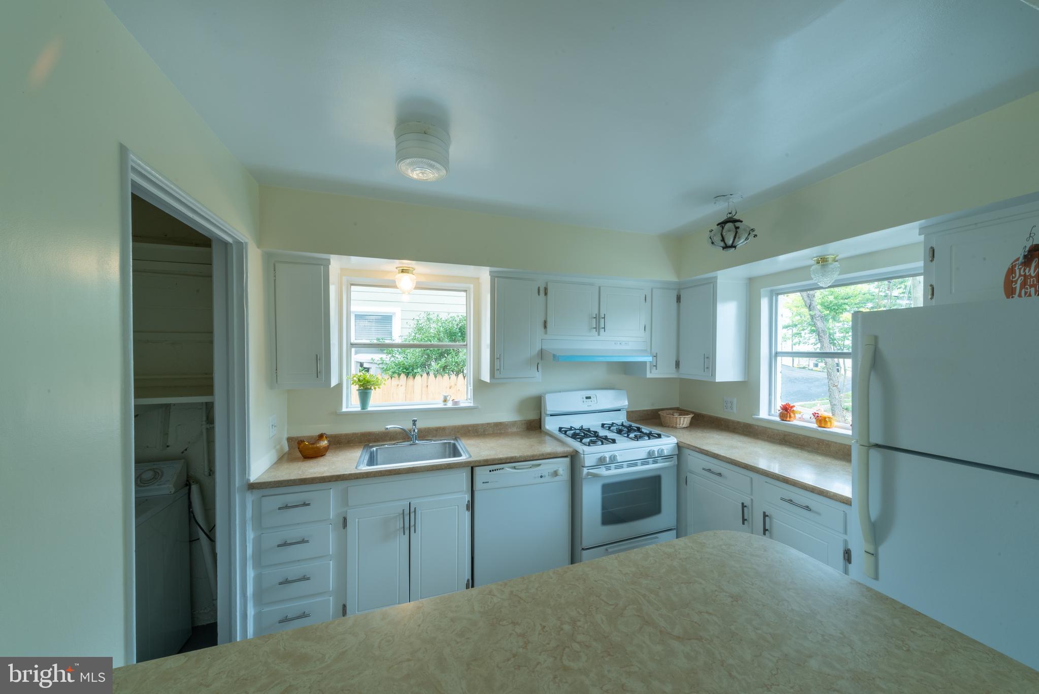 COLUMBIA FOREST - Residential Lease