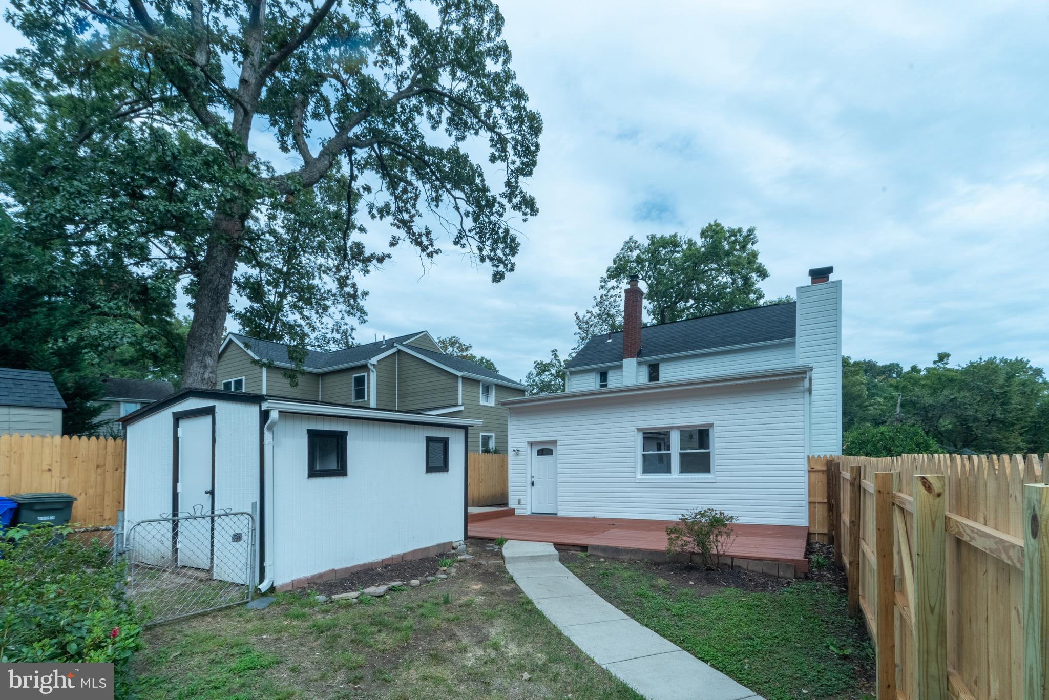 COLUMBIA FOREST - Residential Lease