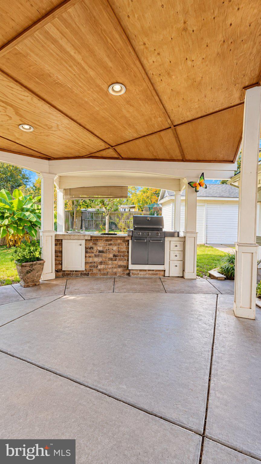 8108 MAPLEWOOD DRIVE
