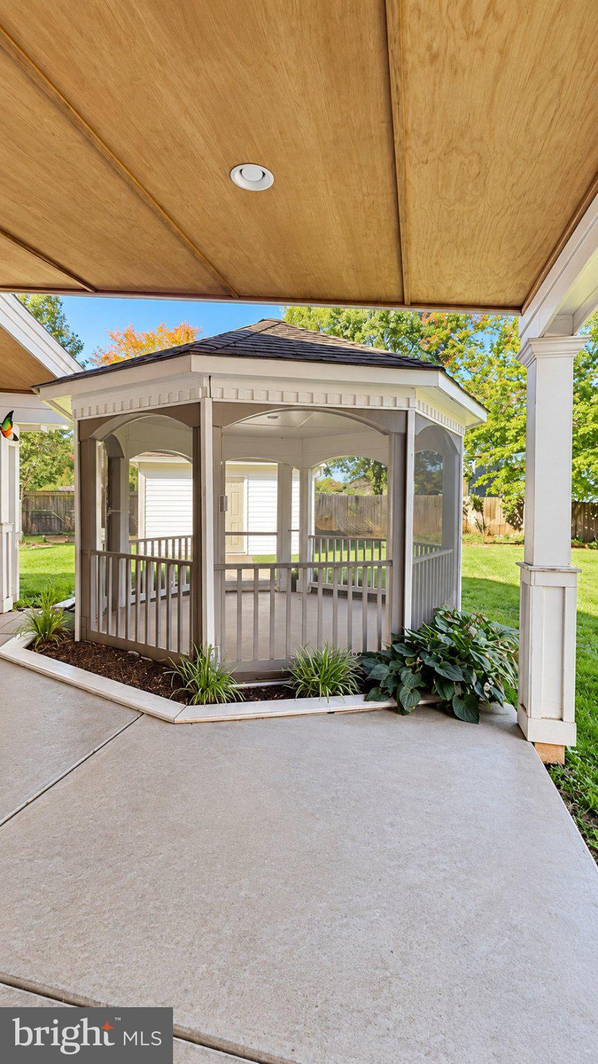 8108 MAPLEWOOD DRIVE