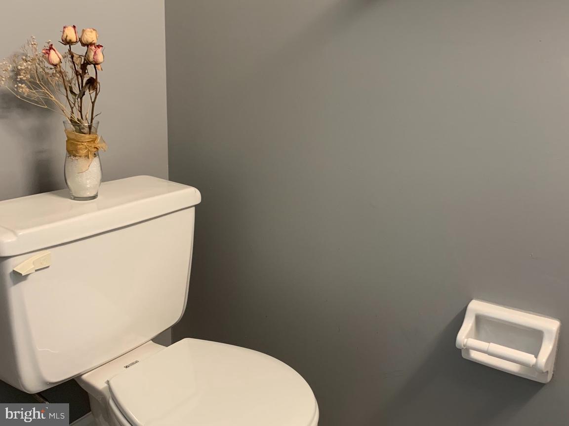 CRESTWOOD VILLAGE - Residential Lease