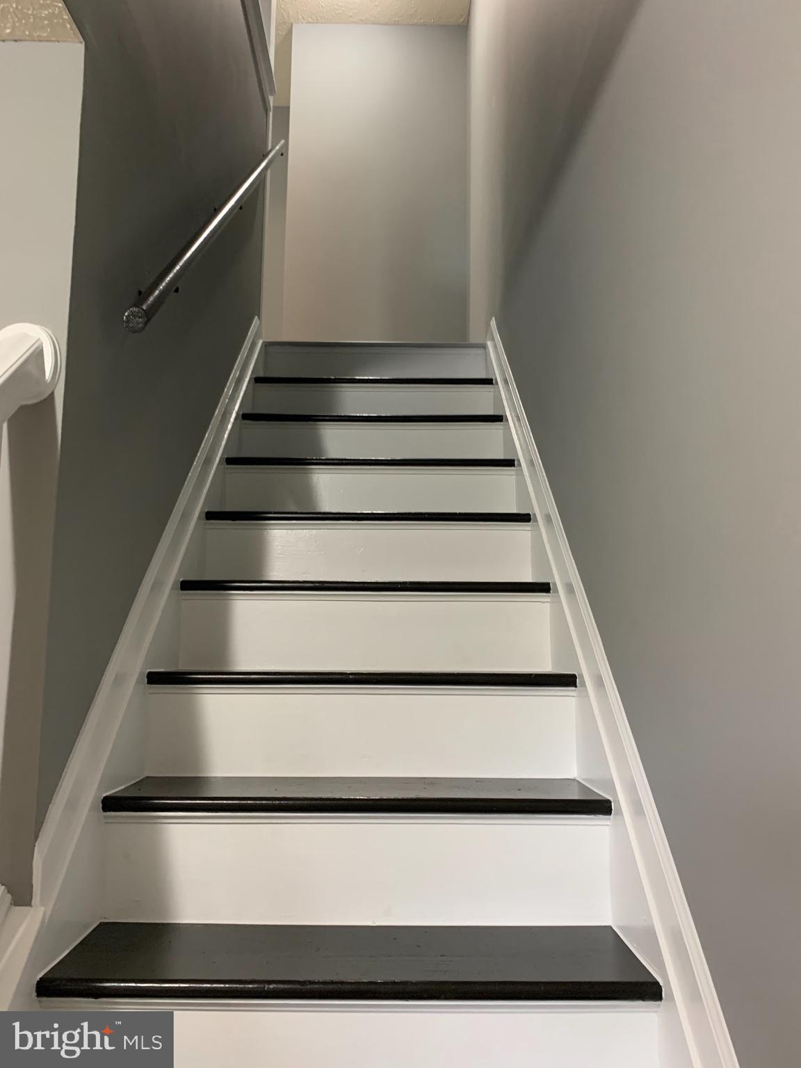 CRESTWOOD VILLAGE - Residential Lease