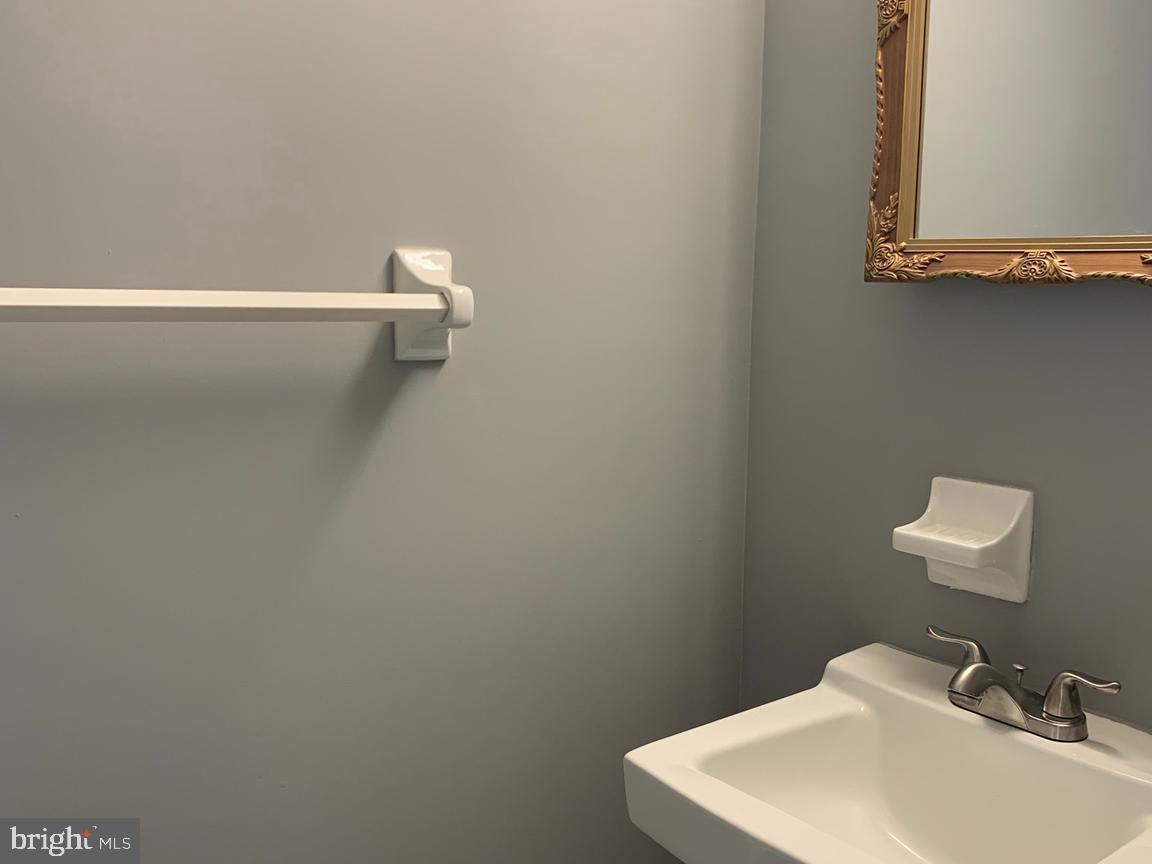 CRESTWOOD VILLAGE - Residential Lease