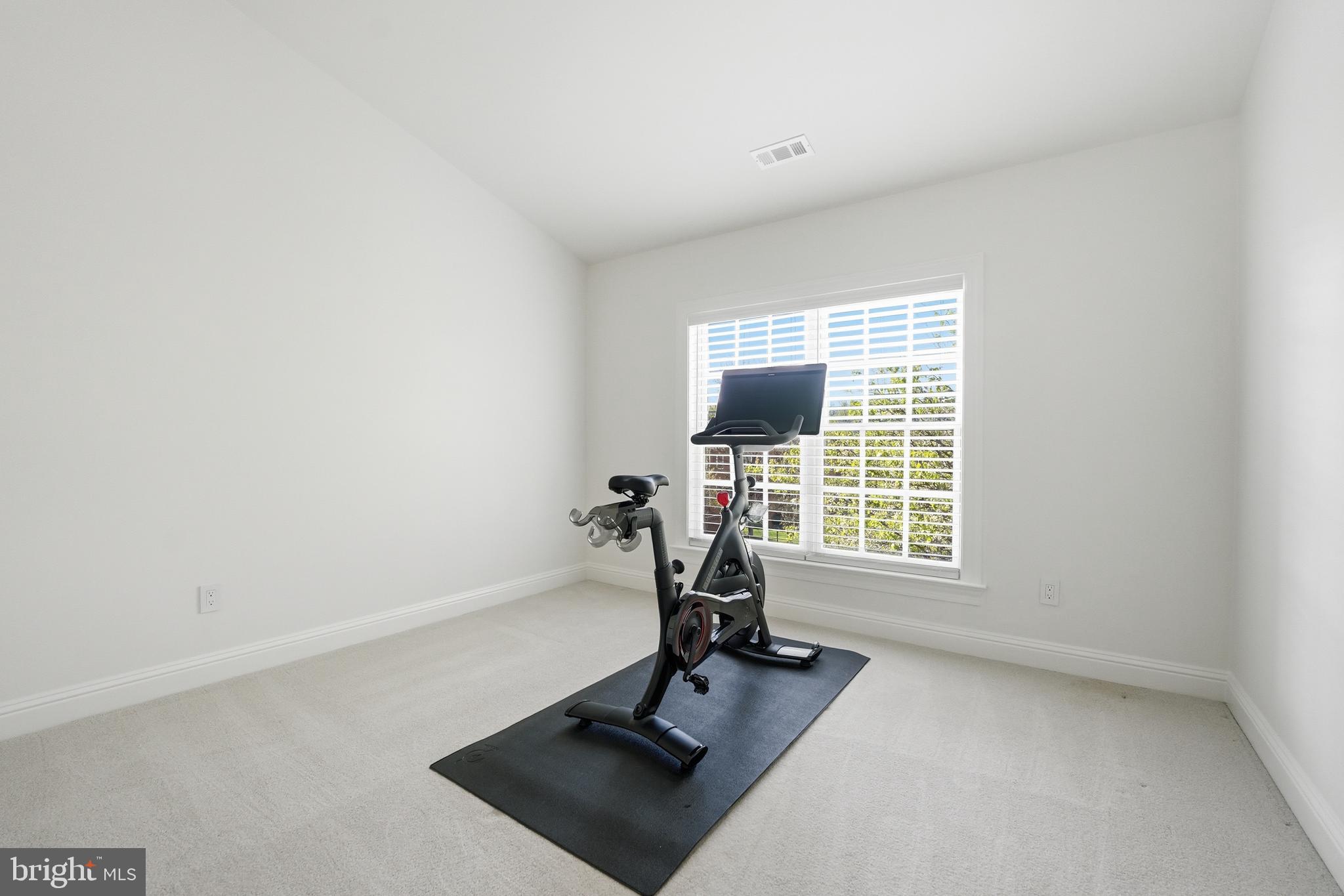 COURTHOUSE SQUARE - Residential