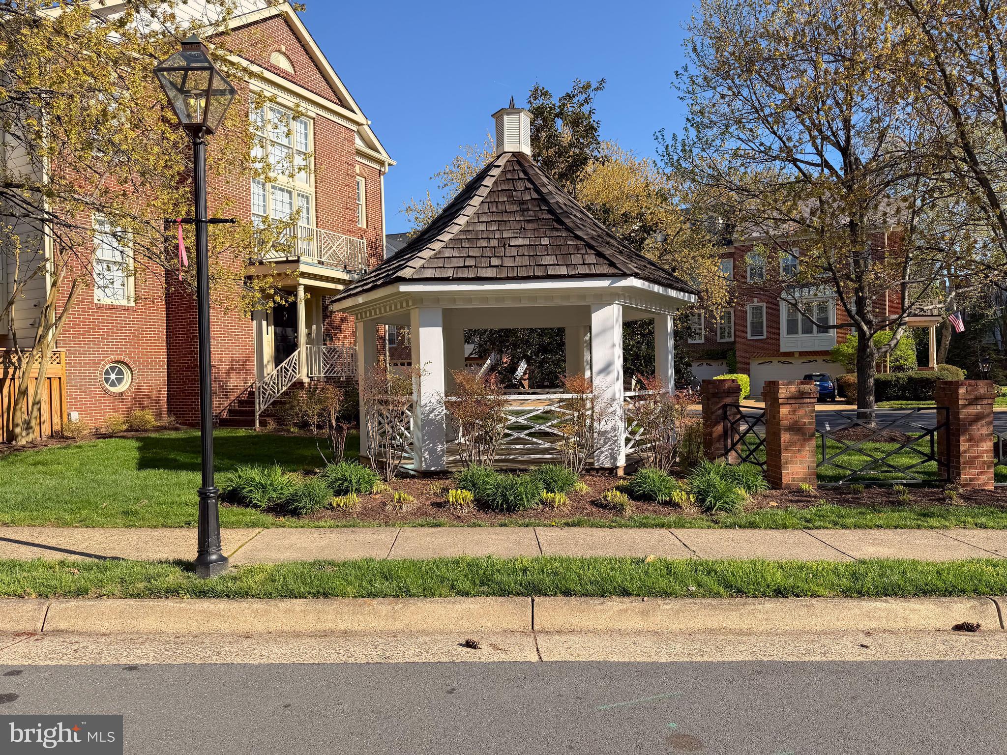 COURTHOUSE SQUARE - Residential