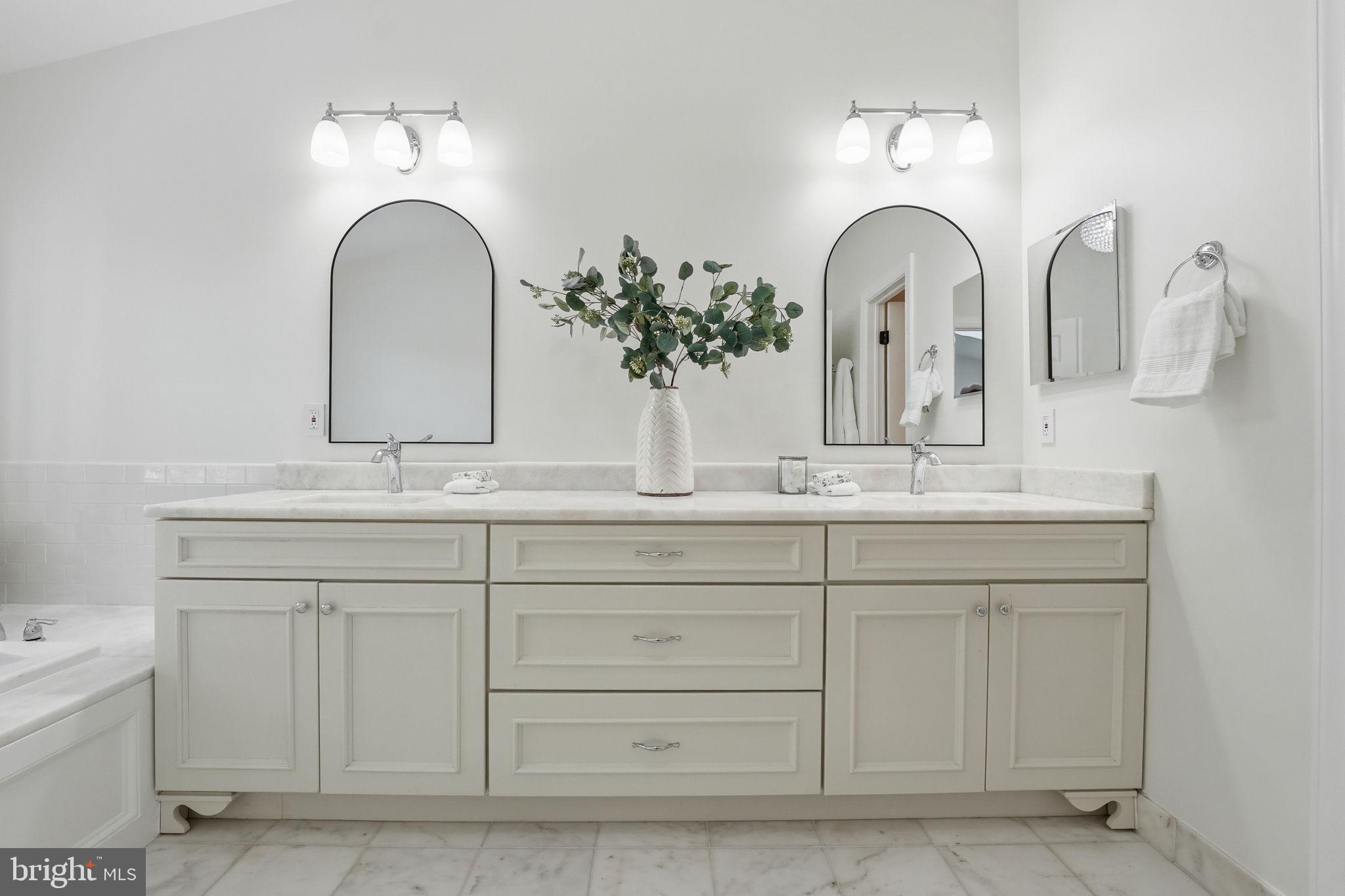 COURTHOUSE SQUARE - Residential