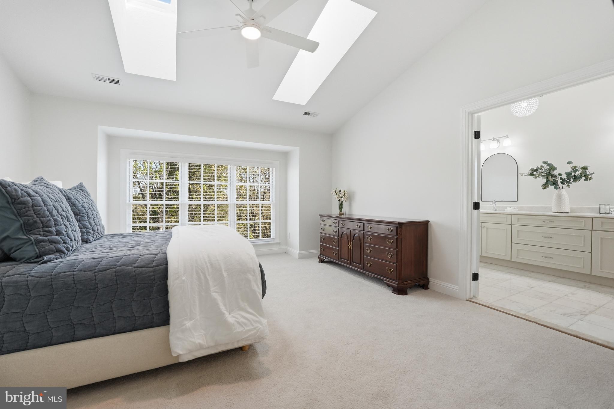 COURTHOUSE SQUARE - Residential