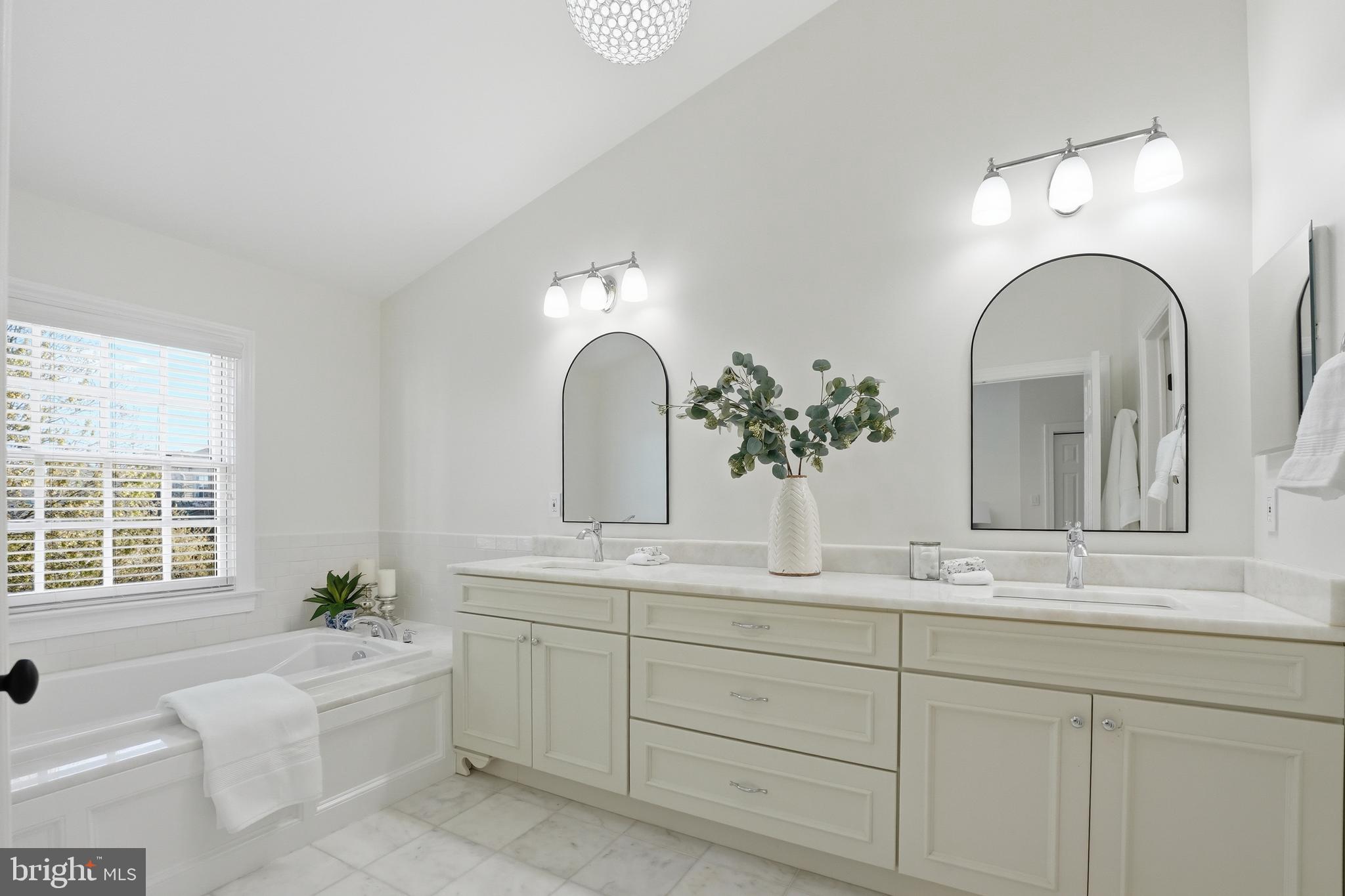 COURTHOUSE SQUARE - Residential