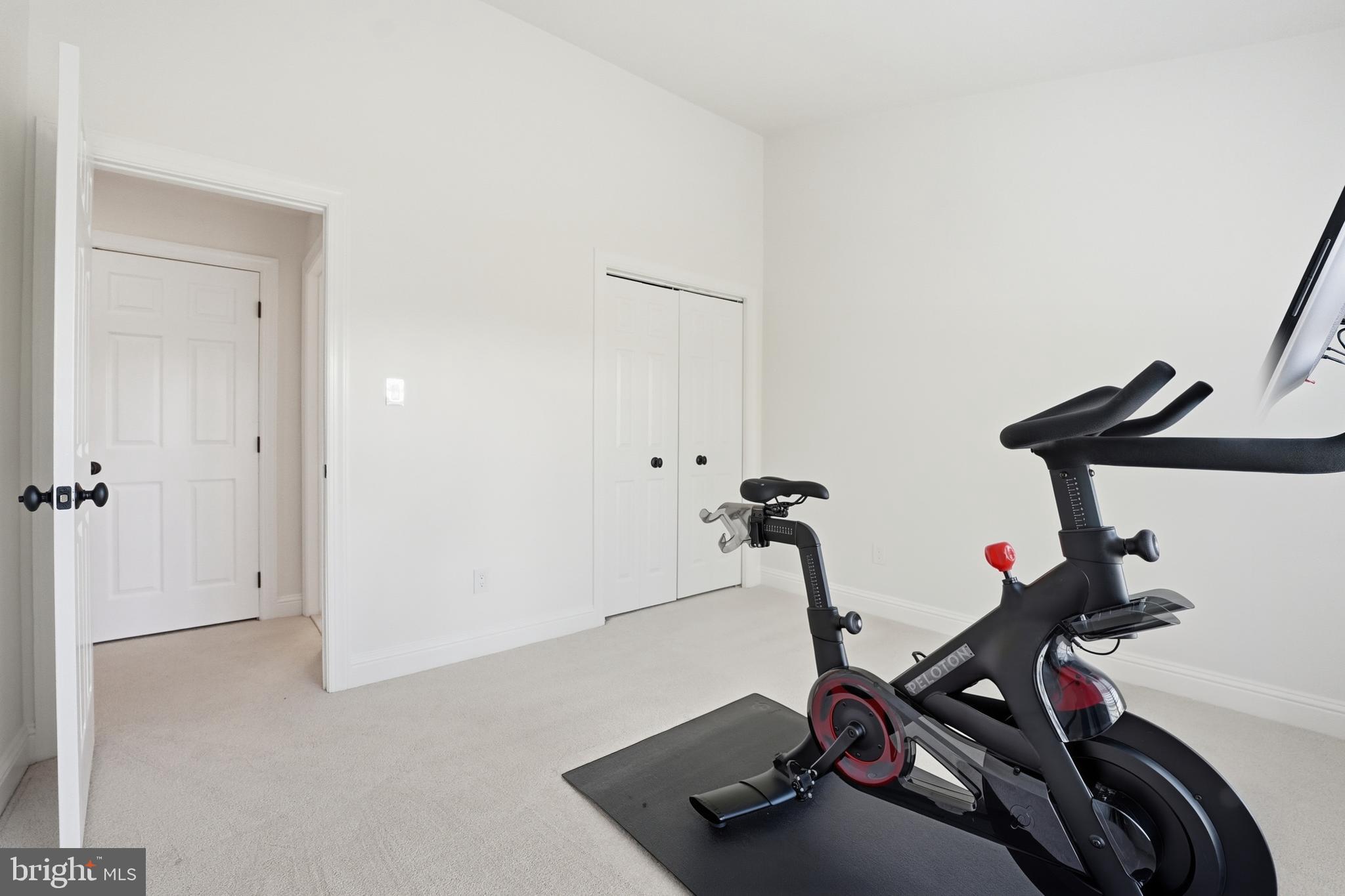 COURTHOUSE SQUARE - Residential