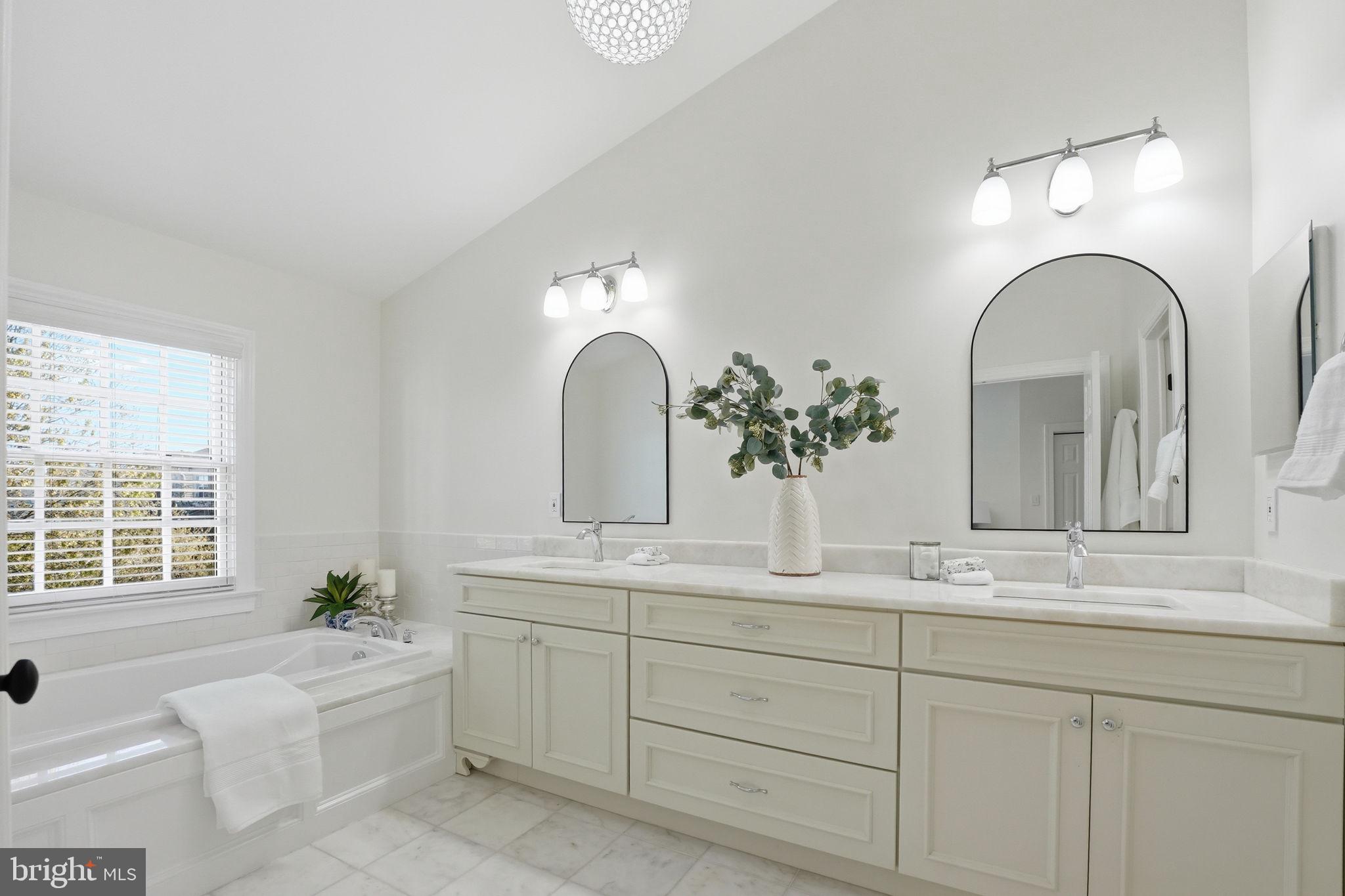 COURTHOUSE SQUARE - Residential