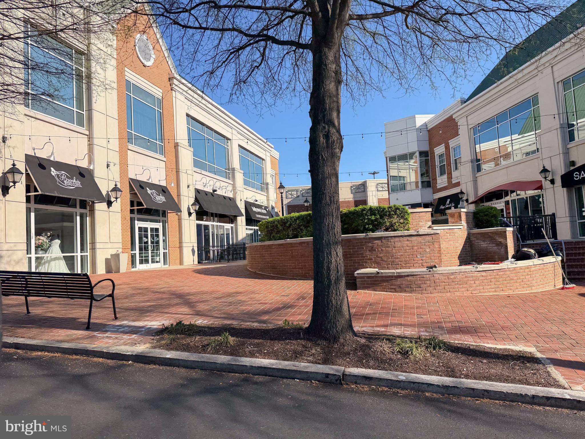 COURTHOUSE SQUARE - Residential