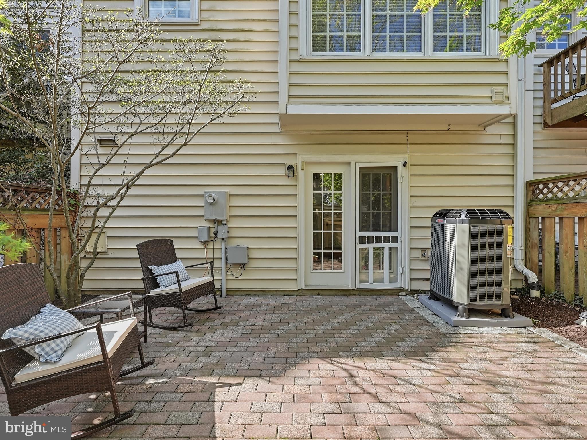 COURTHOUSE SQUARE - Residential