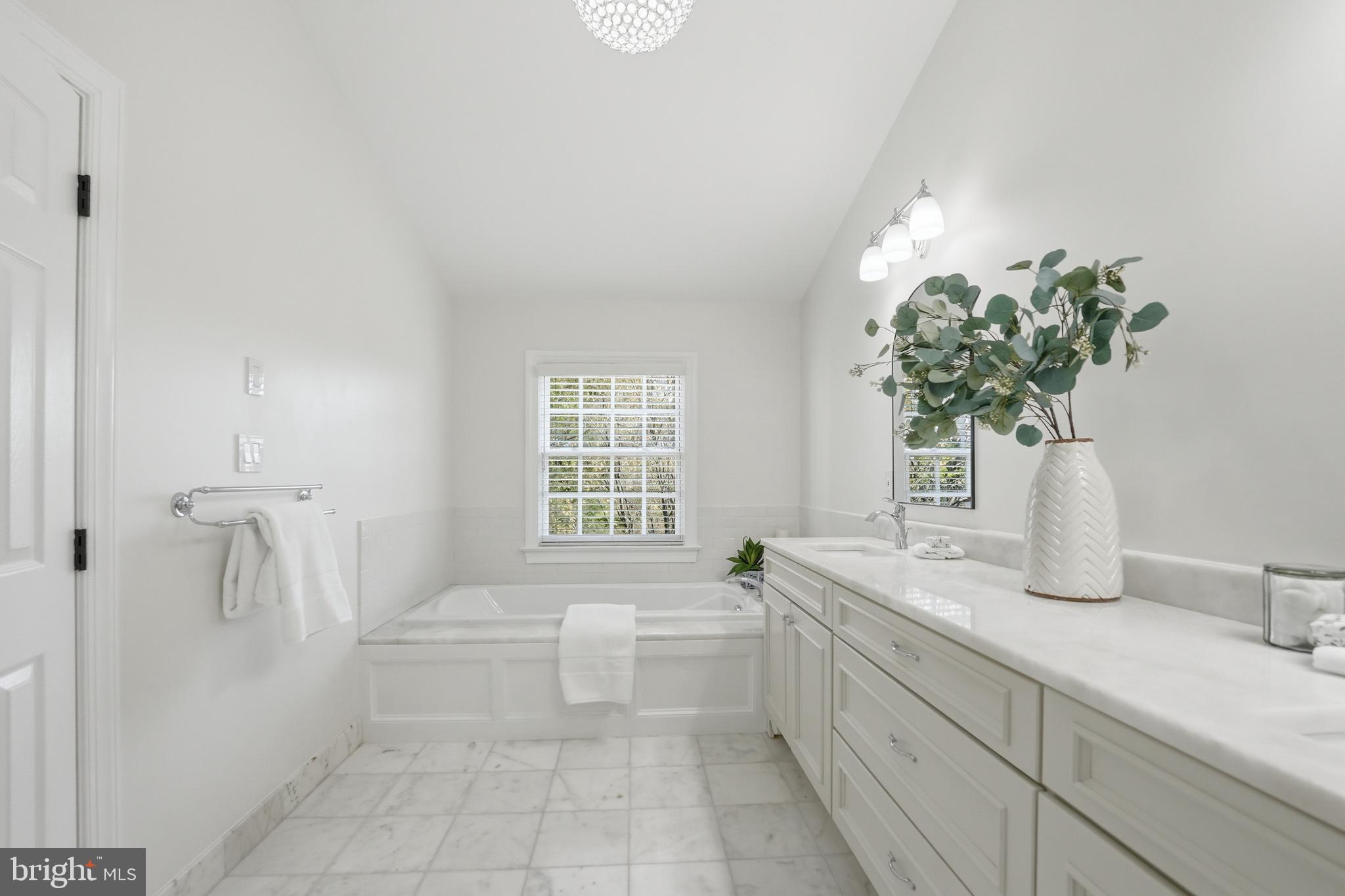 COURTHOUSE SQUARE - Residential