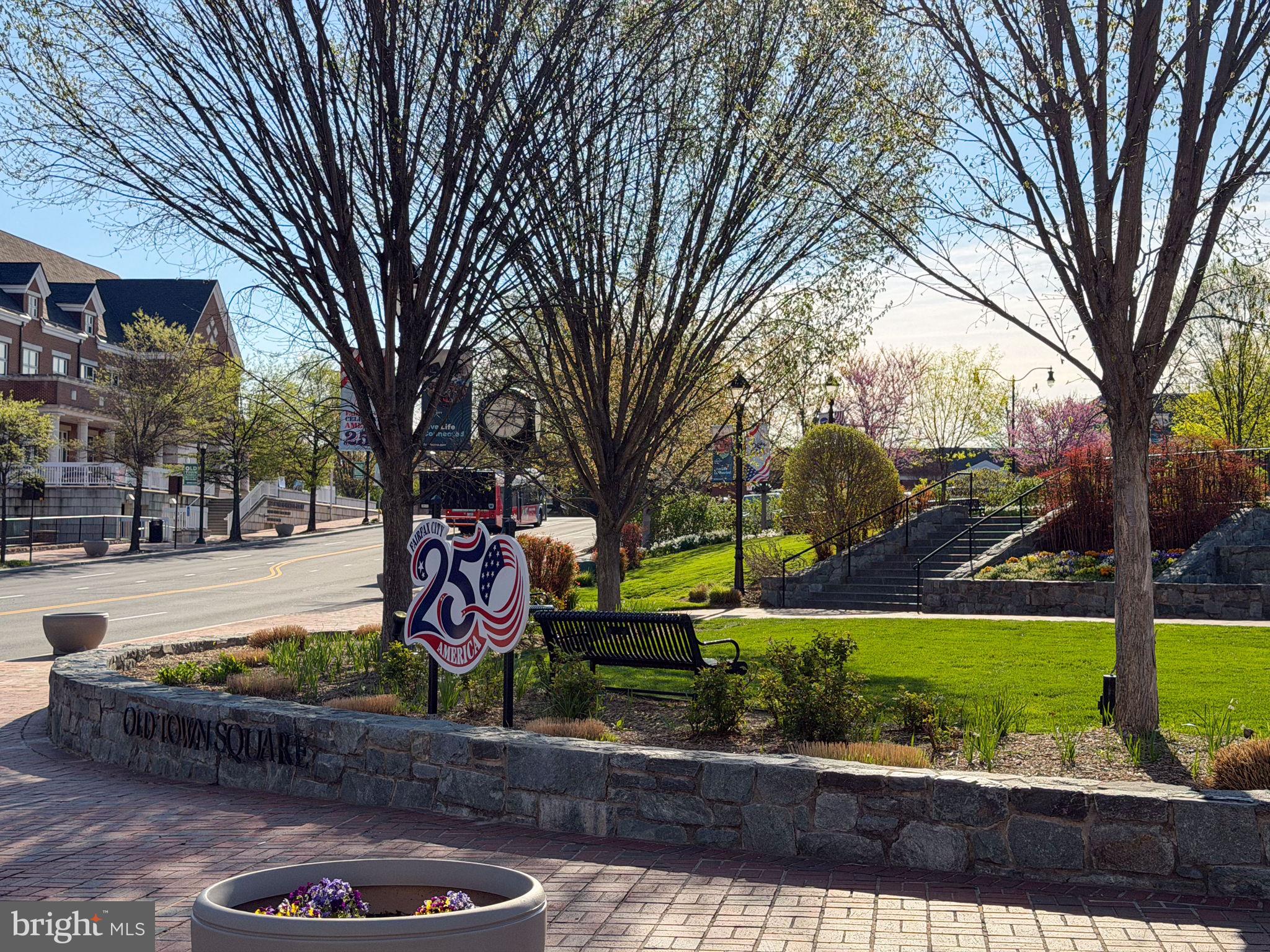 COURTHOUSE SQUARE - Residential