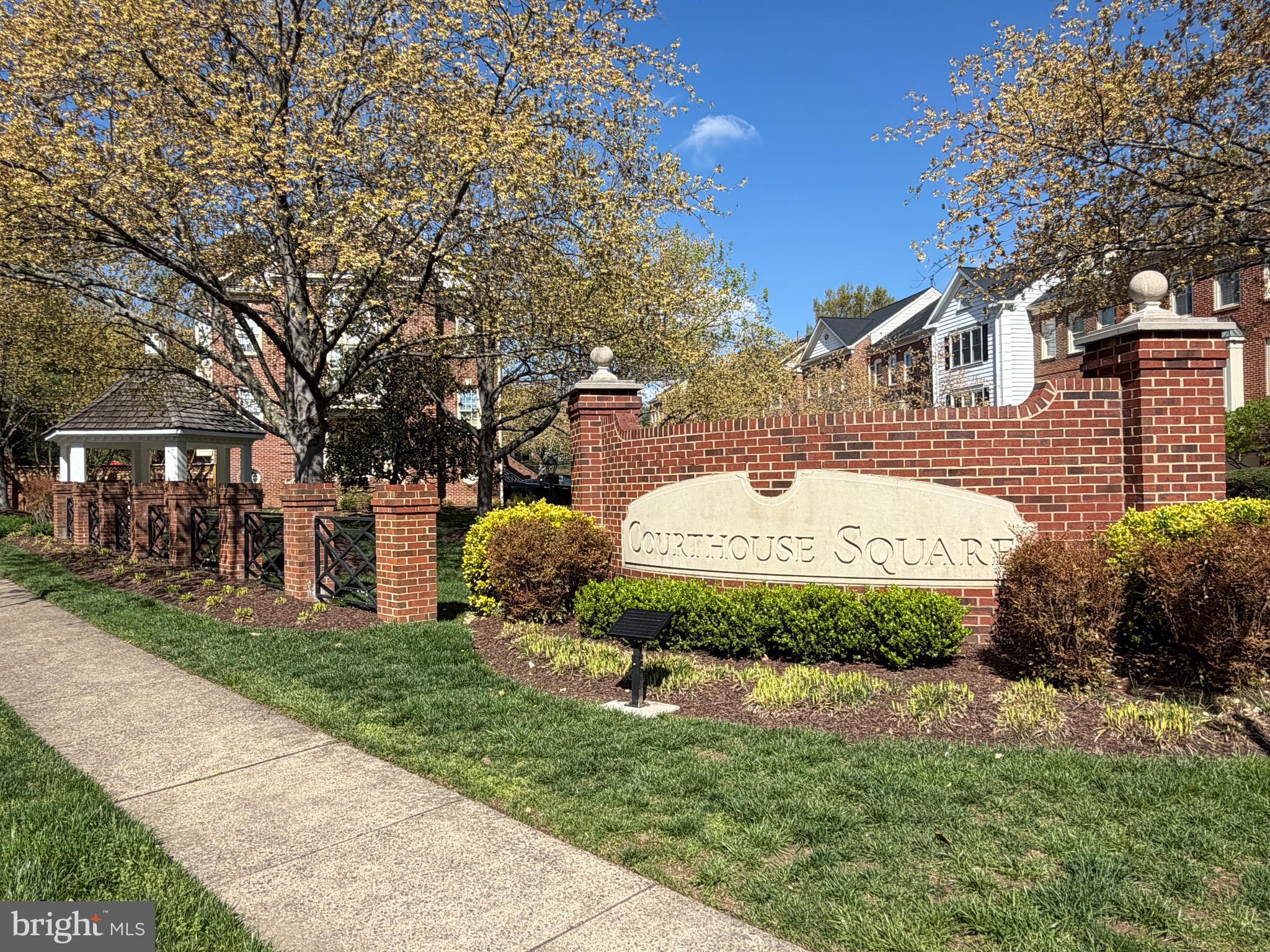 COURTHOUSE SQUARE - Residential