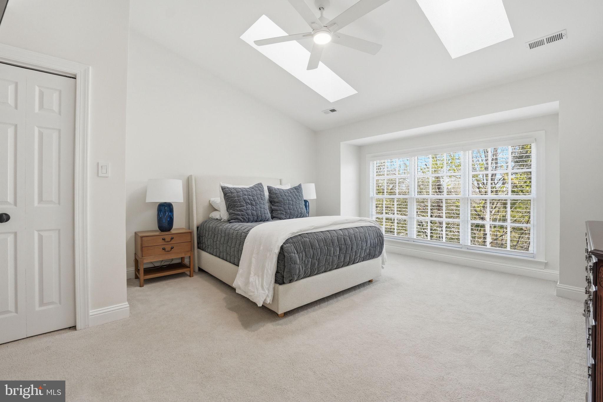 COURTHOUSE SQUARE - Residential