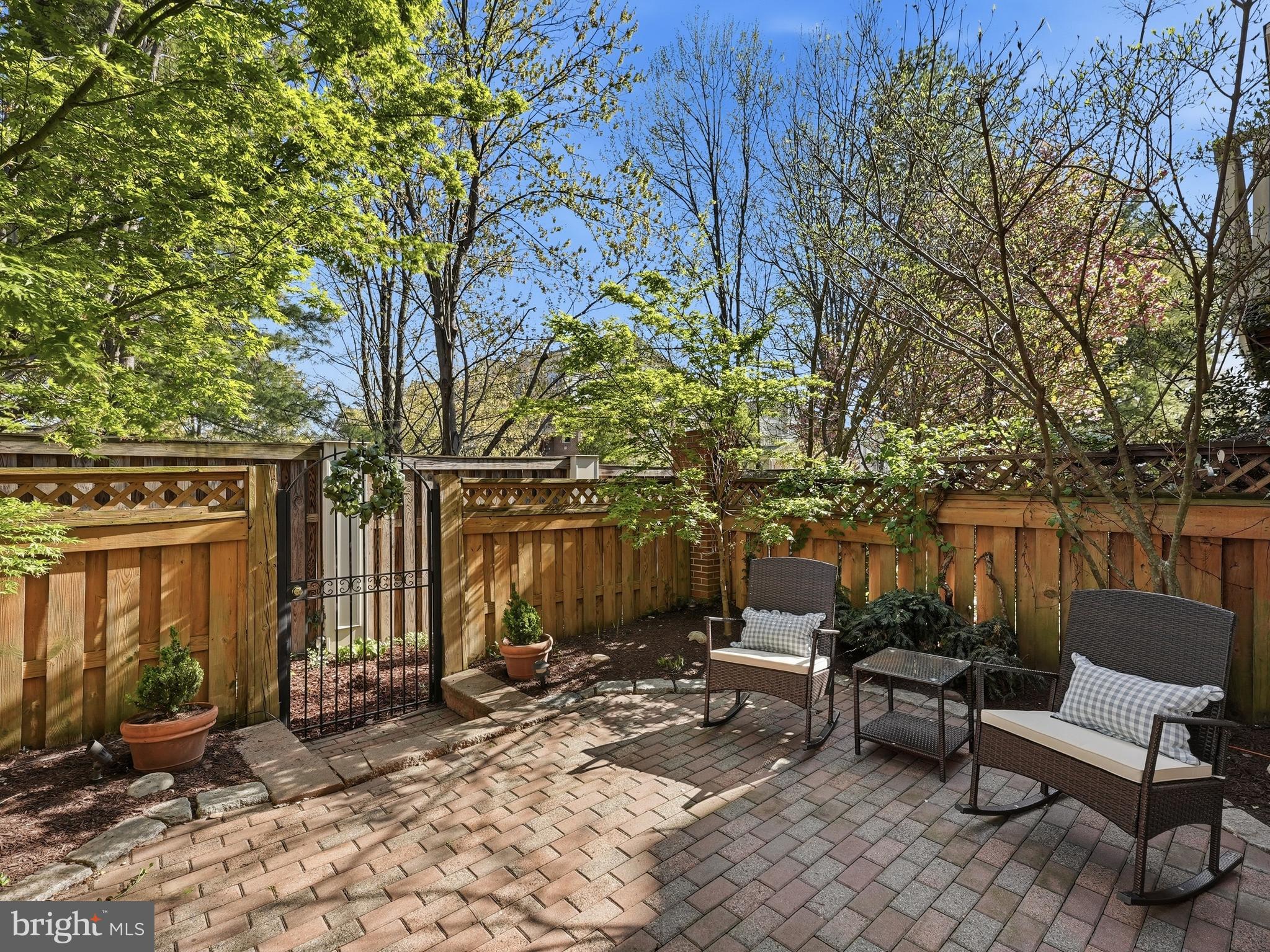 COURTHOUSE SQUARE - Residential