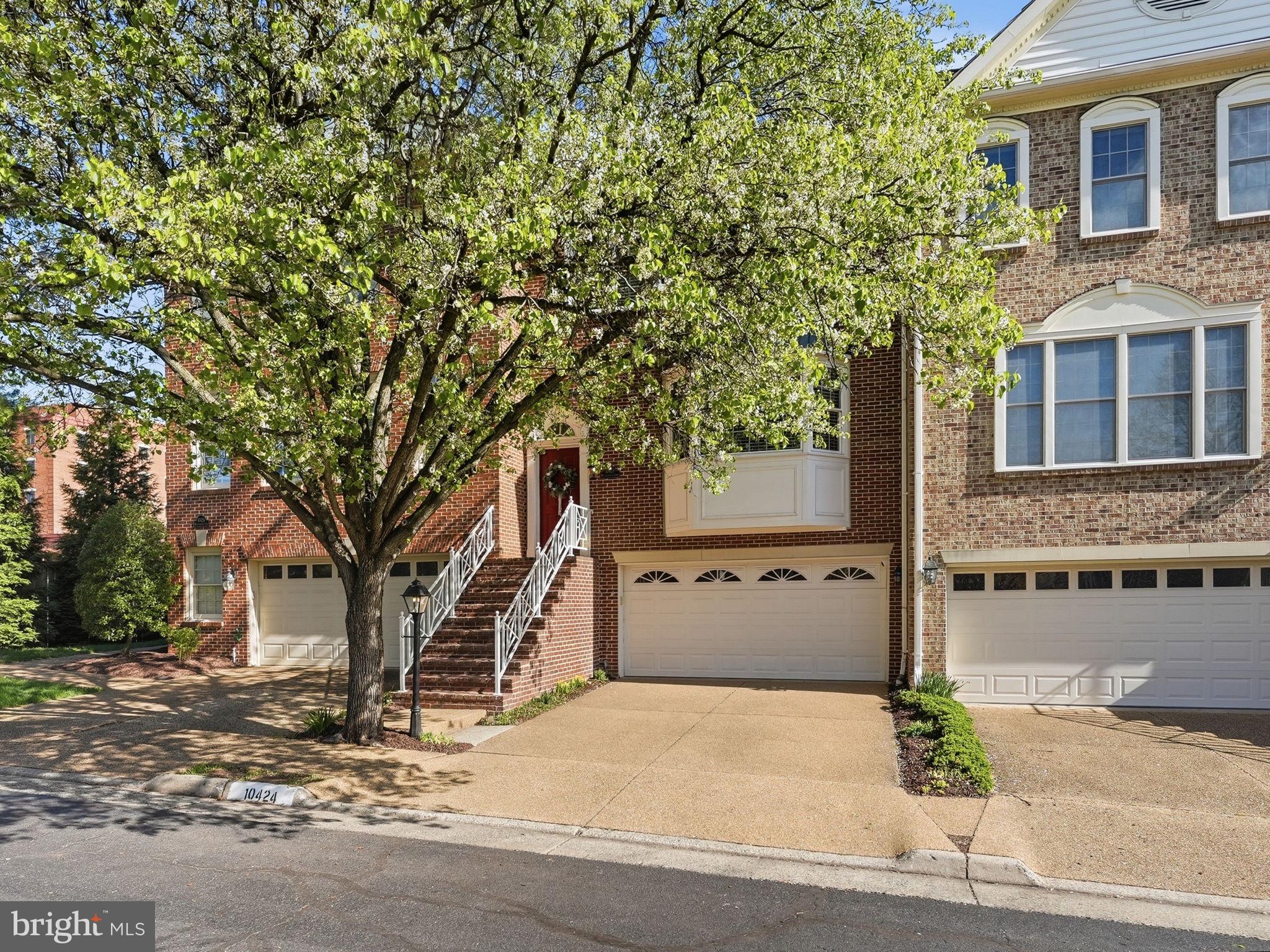 COURTHOUSE SQUARE - Residential