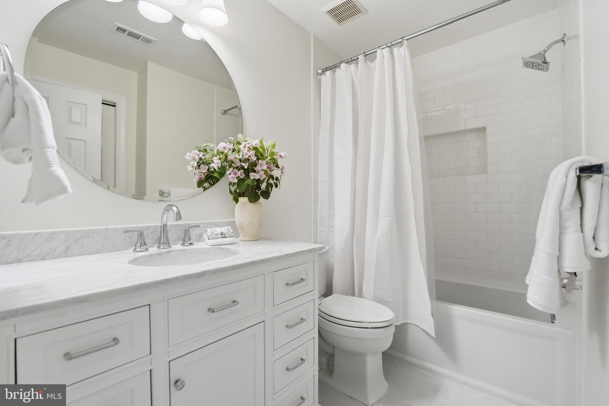 COURTHOUSE SQUARE - Residential