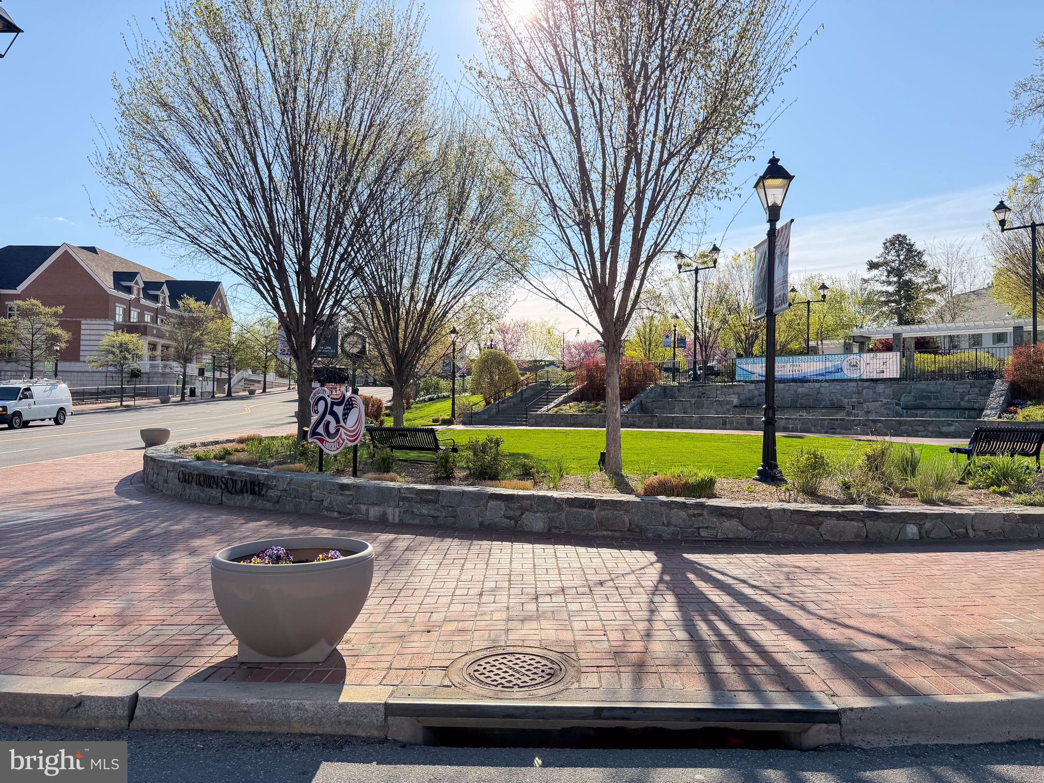 COURTHOUSE SQUARE - Residential