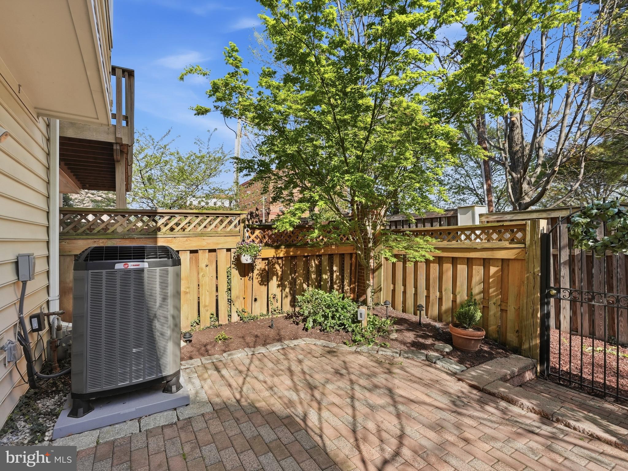 COURTHOUSE SQUARE - Residential