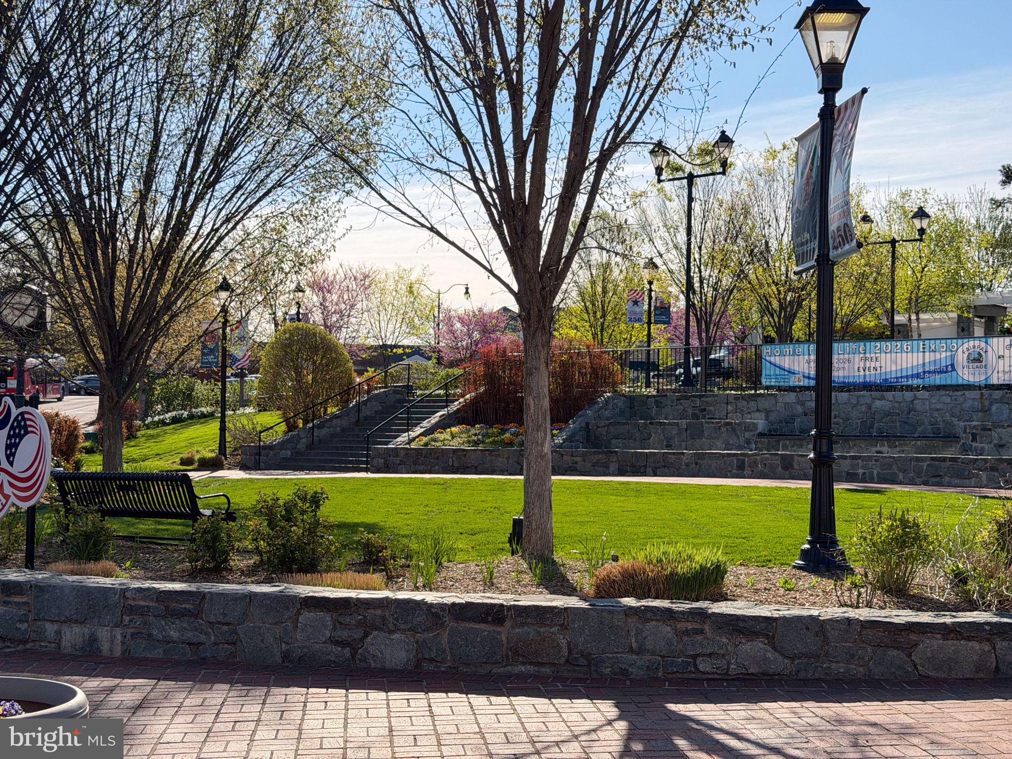 COURTHOUSE SQUARE - Residential