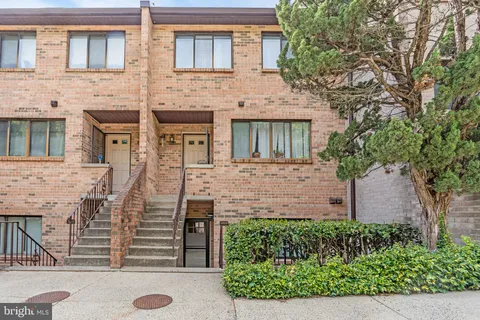 3891B Steppes Court, Falls Church, VA MLS: VAFX2235946