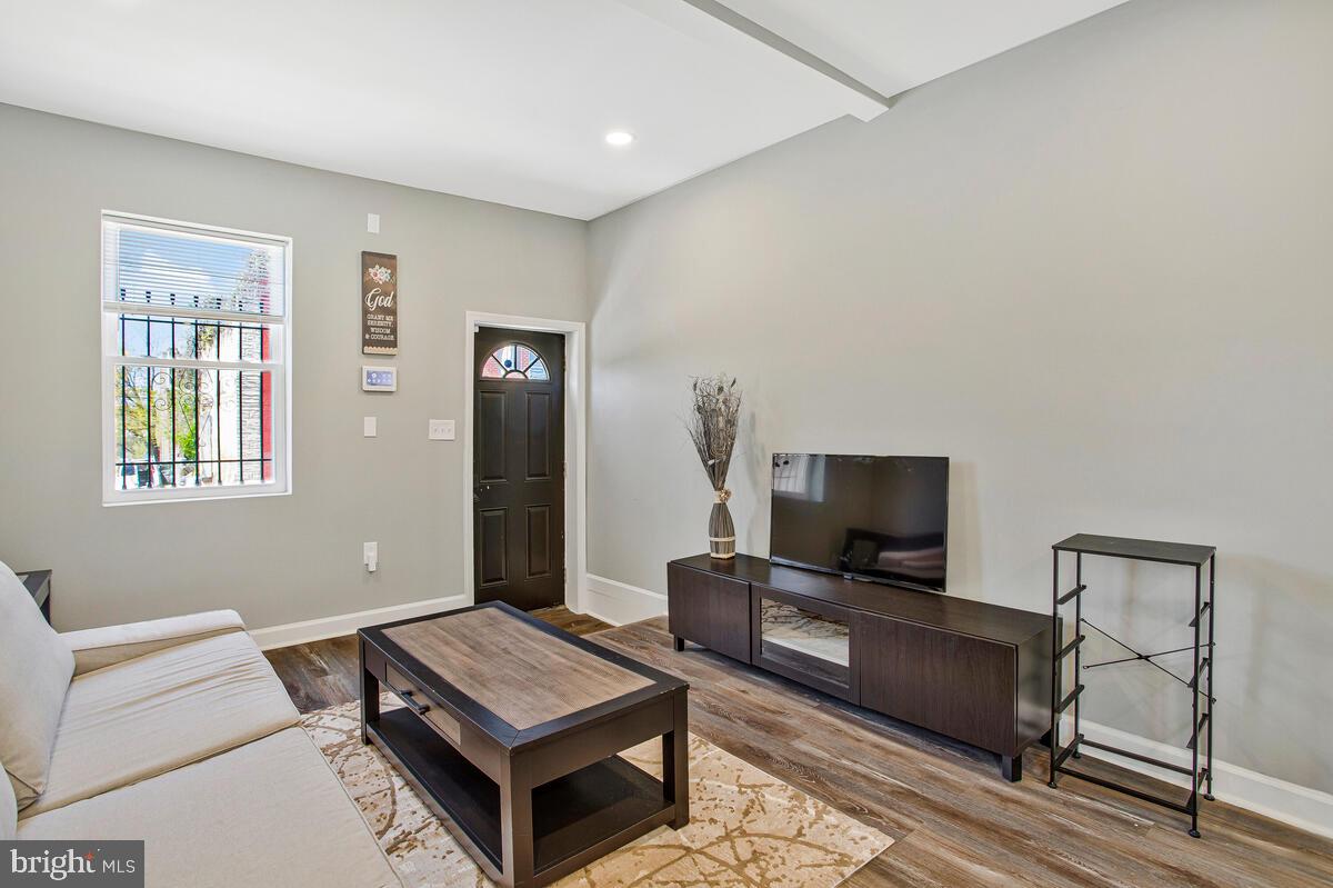 SANDTOWN-WINCHESTER - Residential