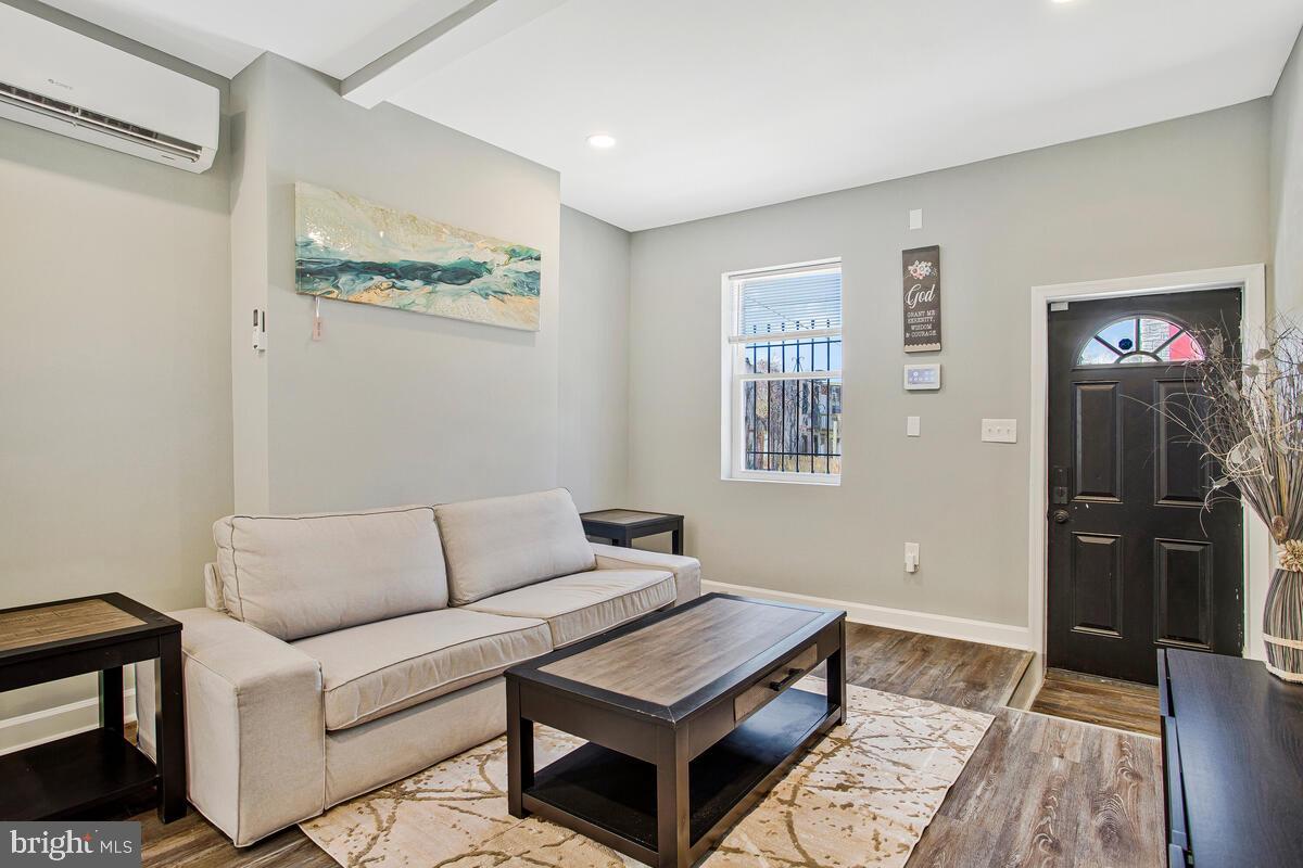 SANDTOWN-WINCHESTER - Residential