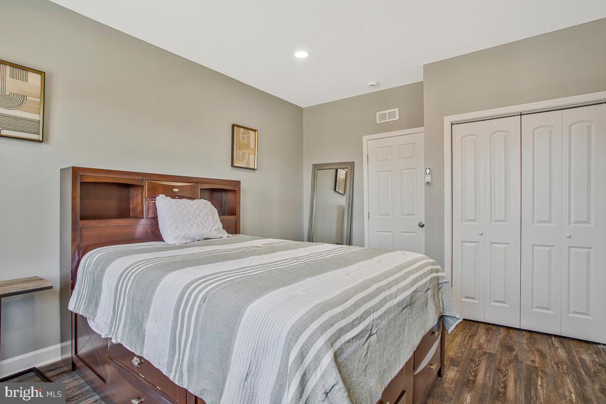 SANDTOWN-WINCHESTER - Residential