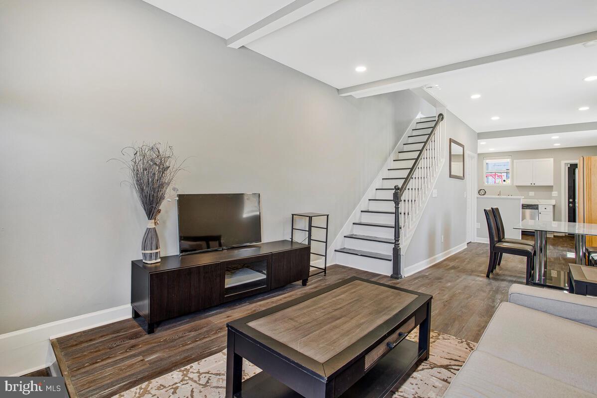 SANDTOWN-WINCHESTER - Residential